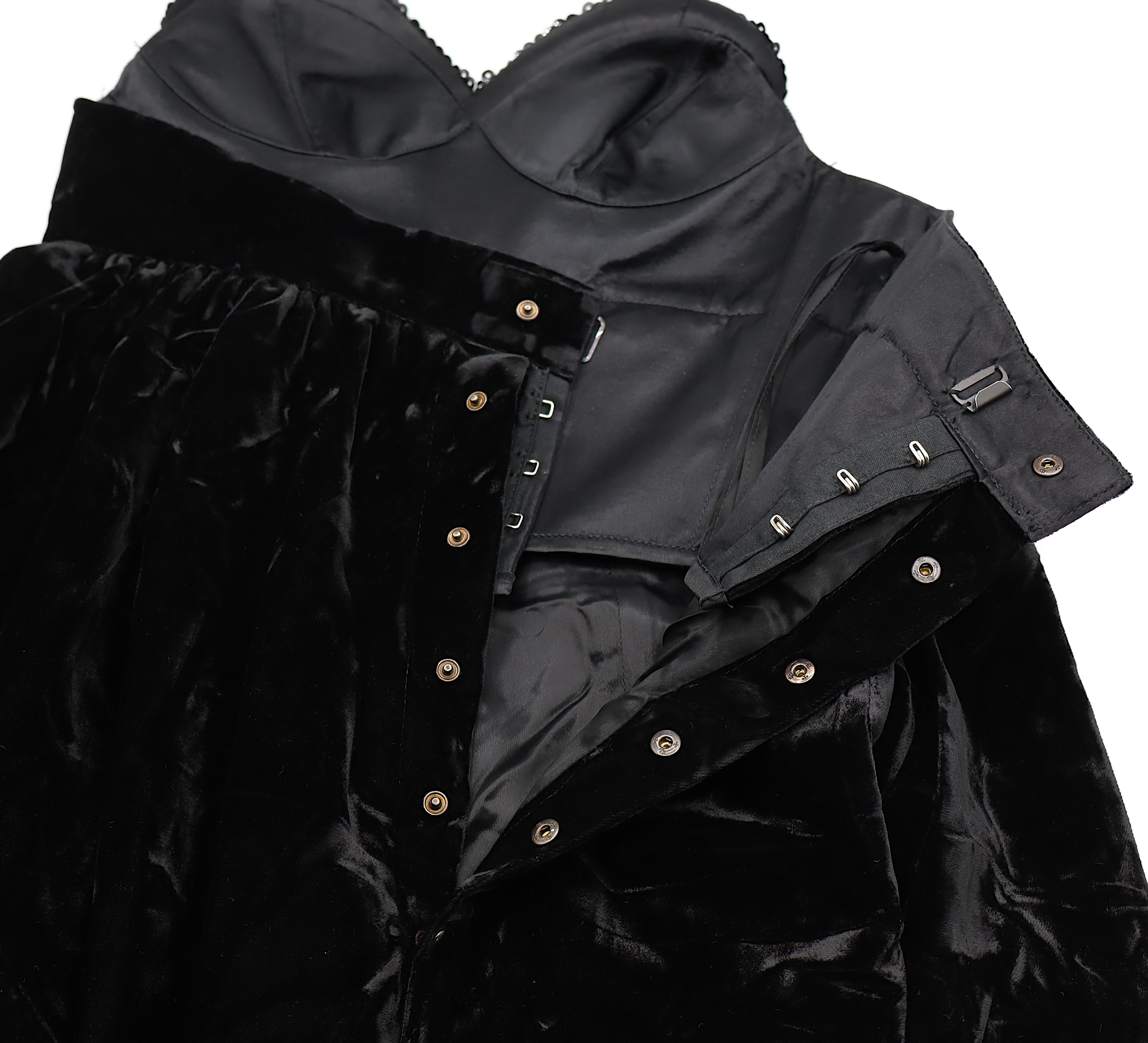 THIERRY MUGLER Vintage Schwarzes Blasenkleid aus Samt mit Pailletten und Herz-Bustier im Angebot 9