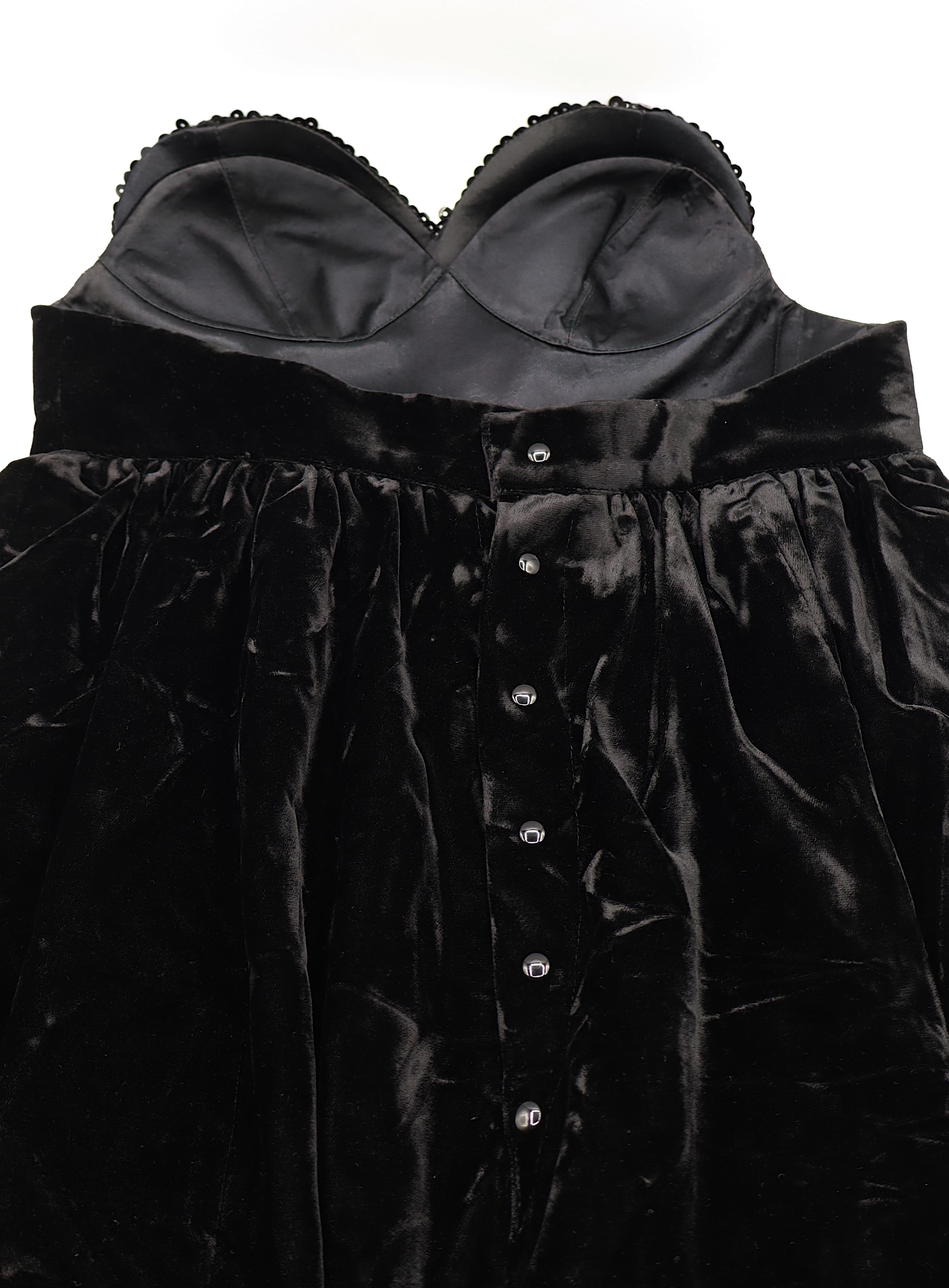 THIERRY MUGLER Vintage Schwarzes Blasenkleid aus Samt mit Pailletten und Herz-Bustier im Angebot 7