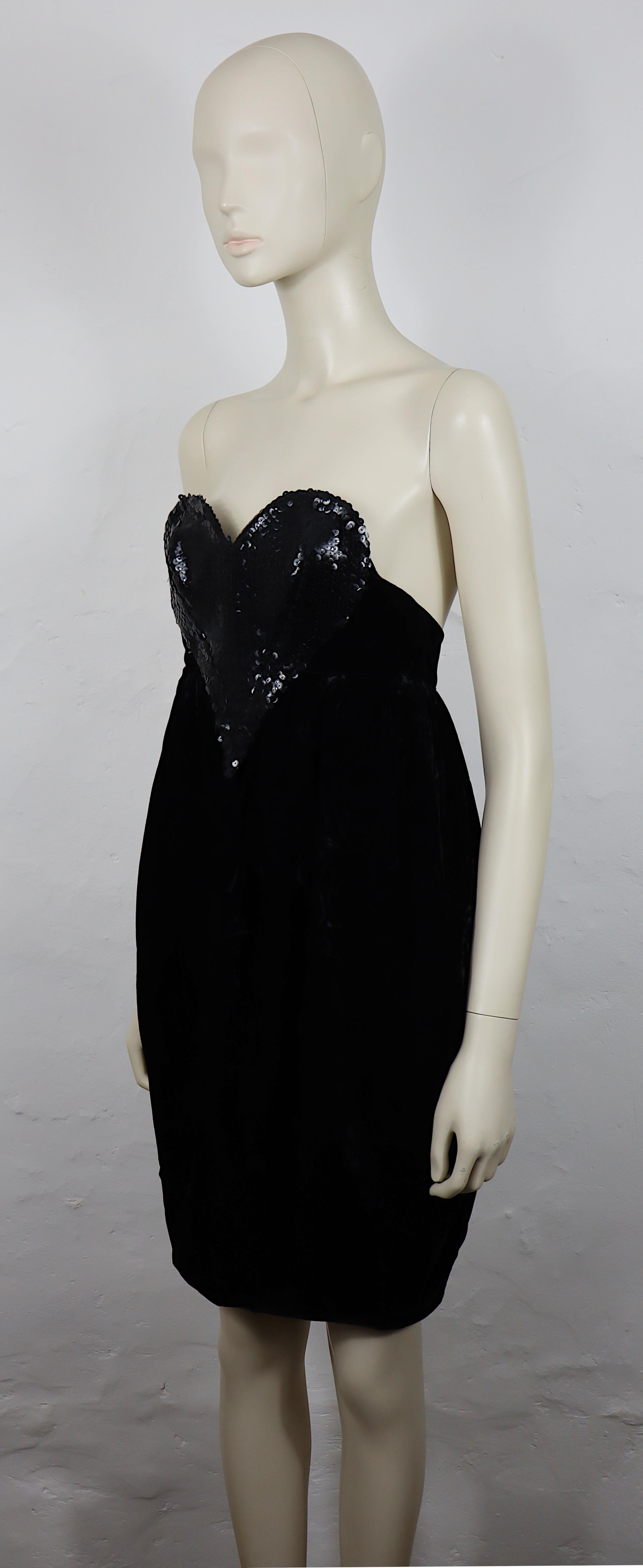 THIERRY MUGLER Vintage Schwarzes Blasenkleid aus Samt mit Pailletten und Herz-Bustier im Angebot 4