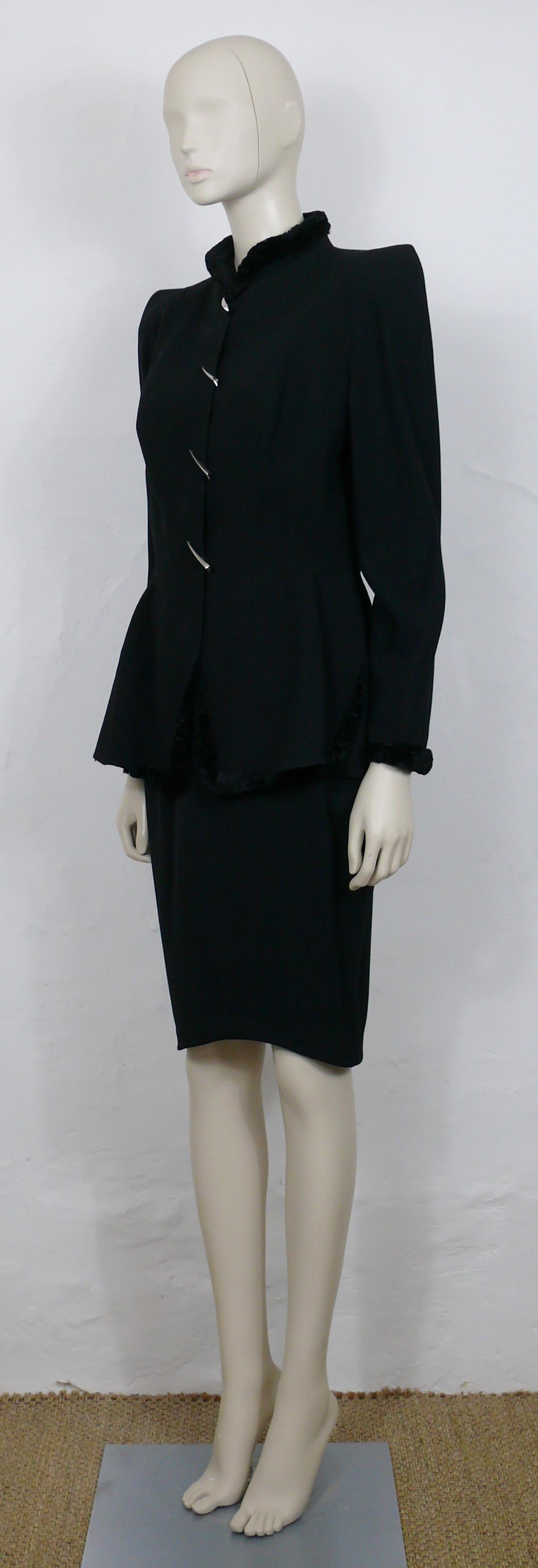 Tailleur jupe Thierry Mugler vintage orné de griffes et de laine noire en vente 2