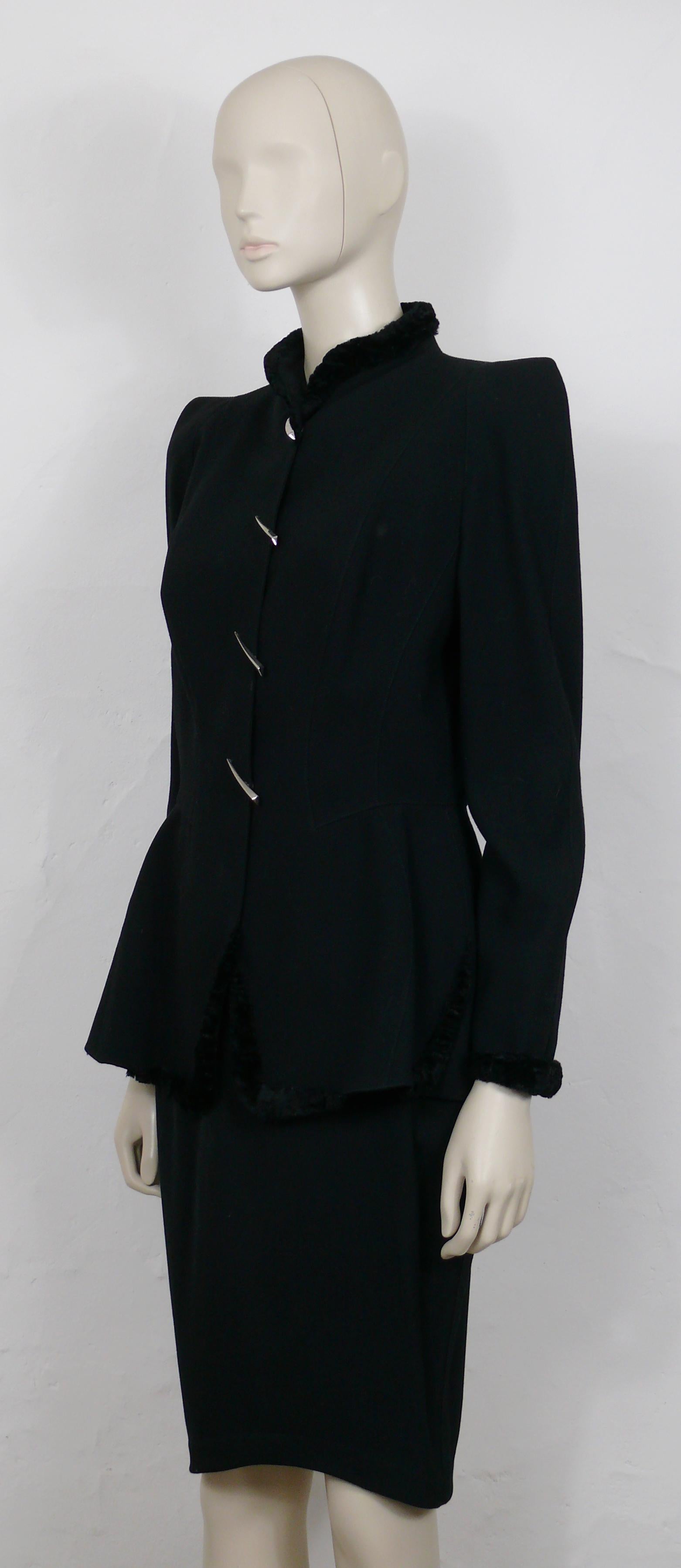 Tailleur jupe Thierry Mugler vintage orné de griffes et de laine noire en vente 3