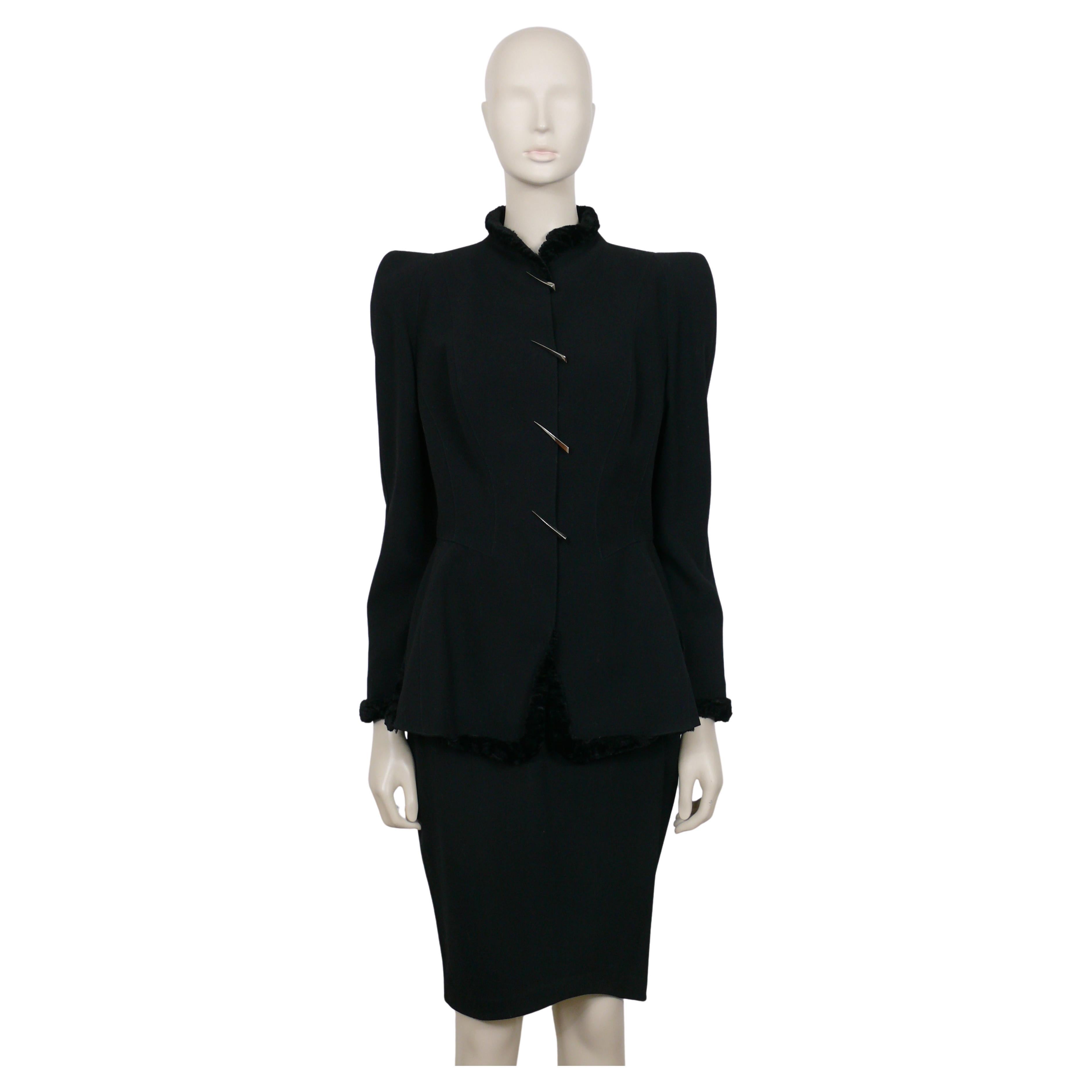 Tailleur jupe Thierry Mugler vintage orné de griffes et de laine noire en vente