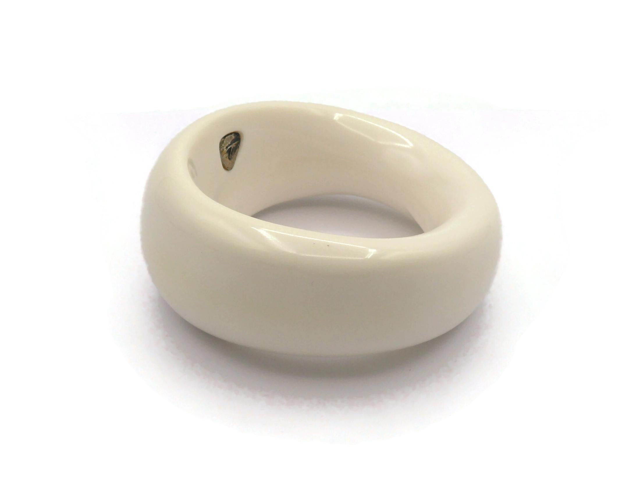 THIERRY MUGLER Vintage Chunky Free Form Off-White Resin Bracelet For Sale 5