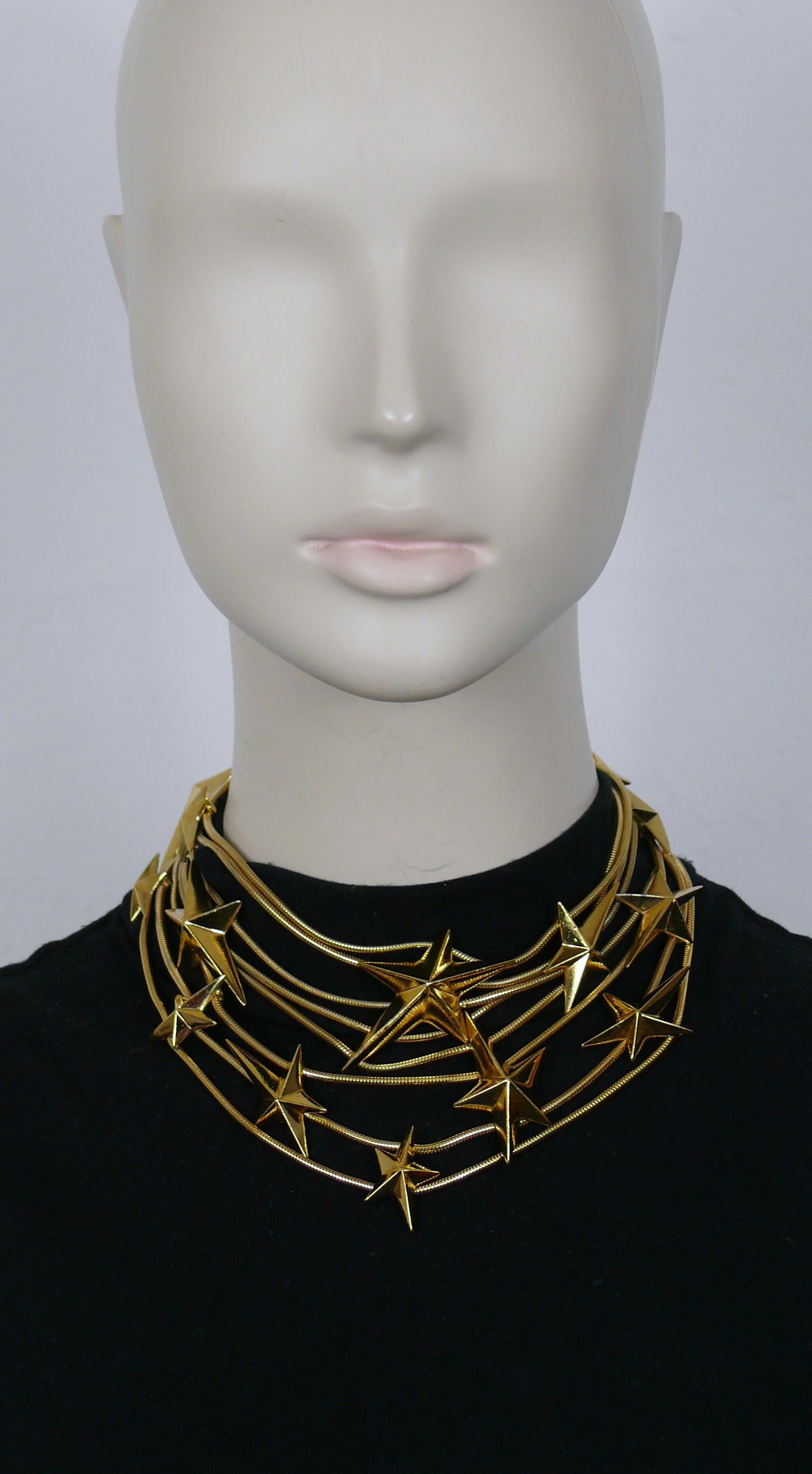 THIERRY MUGLER vintage gold tone multi strand snake chains choker necklace embellished with THIERRY MUGLER's iconic stars.

Adjustable T-bar and toggle closure.

Embossed THIERRY MUGLER and TM.

Indicative measurements : adjustable length from