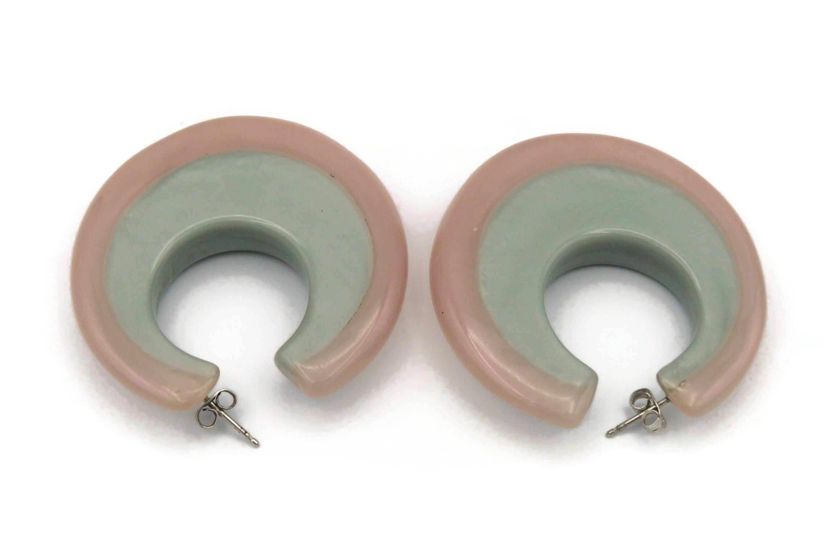 Women's THIERRY MUGLER Vintage Grey & Pink Resin Hoop Earrings For Sale