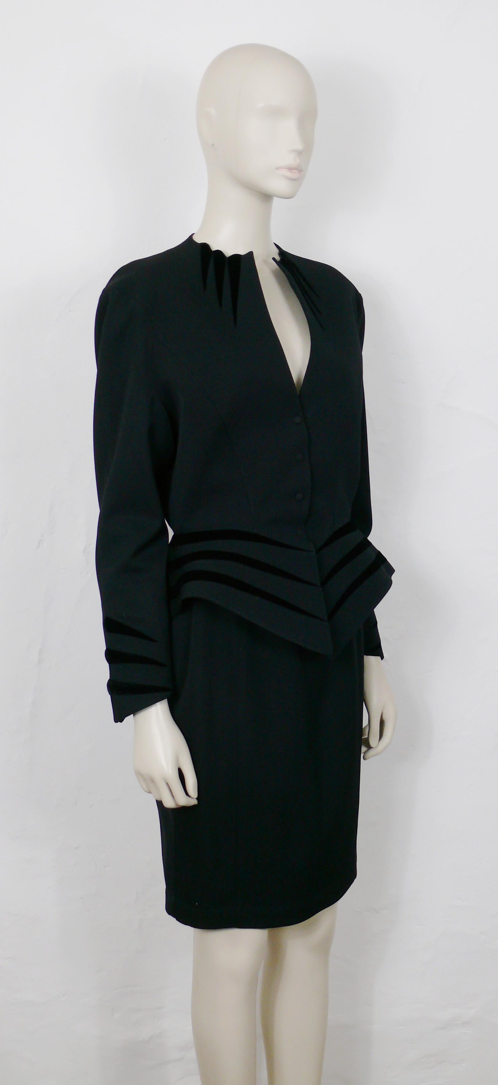 Thierry Mugler Vintage Iconic Black Worsted Wool and Velvet Claws Suit In Excellent Condition For Sale In Nice, FR