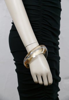 THIERRY MUGLER Bracelet vintage en résine orné de bijoux