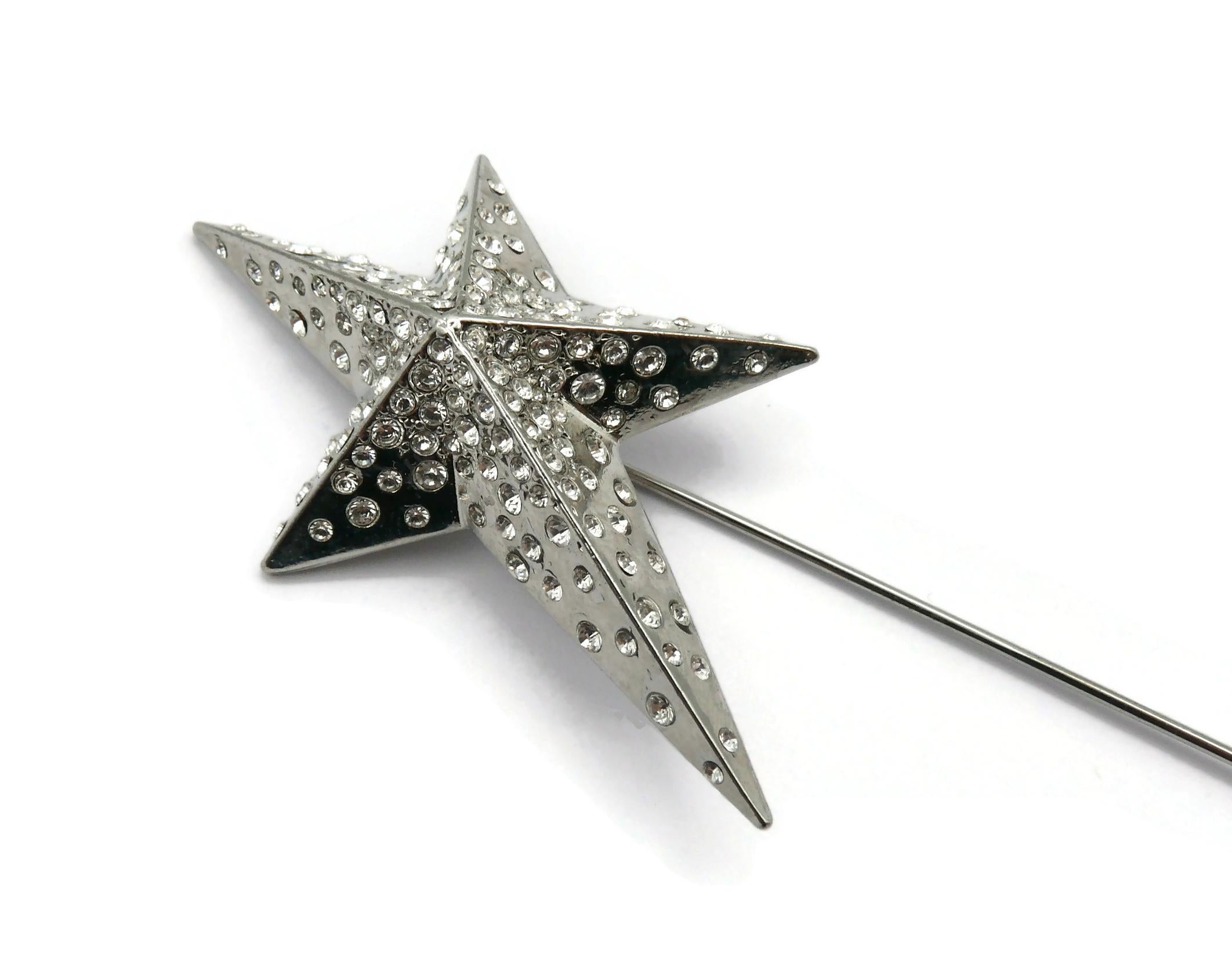 THIERRY MUGLER Vintage Jewelled Silver Tone Iconic Star Lapel Pin In Good Condition For Sale In Nice, FR