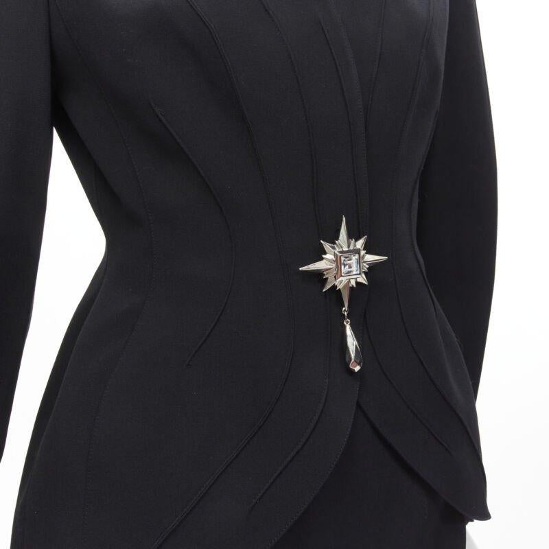 THIERRY MUGLER Vintage Star button space age curved collar power blazer IT9AT S
Reference: TGAS/C01613
Brand: Thierry Mugler
Designer: Thierry Mugler
Material: 100% Wool
Color: Black, Silver
Pattern: Solid
Closure: Snap Buttons
Lining:  Fabric
Made