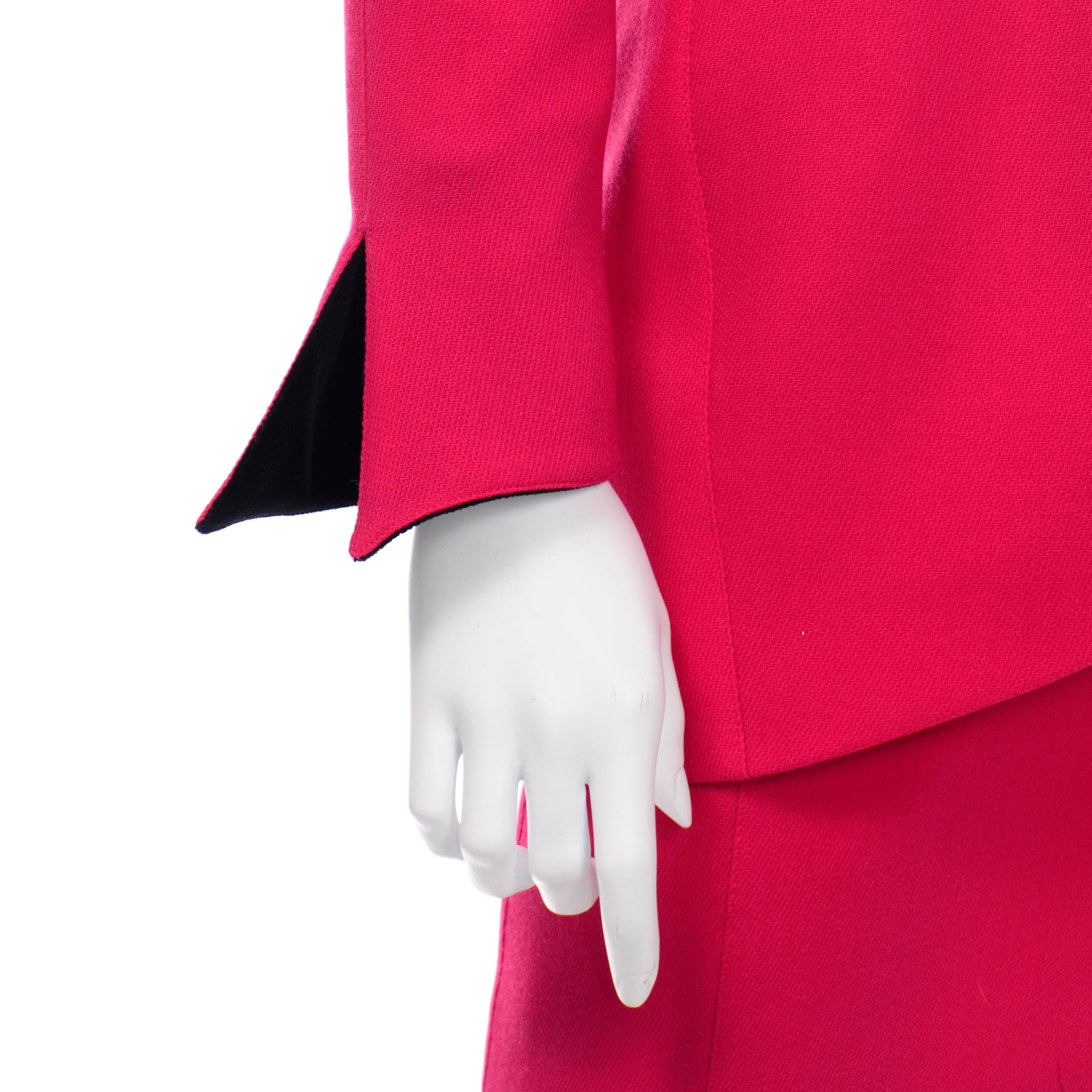 Thierry Mugler - Tailleur jupe et blazer vintage rouge fraise avec bordure en velours noir en vente 4