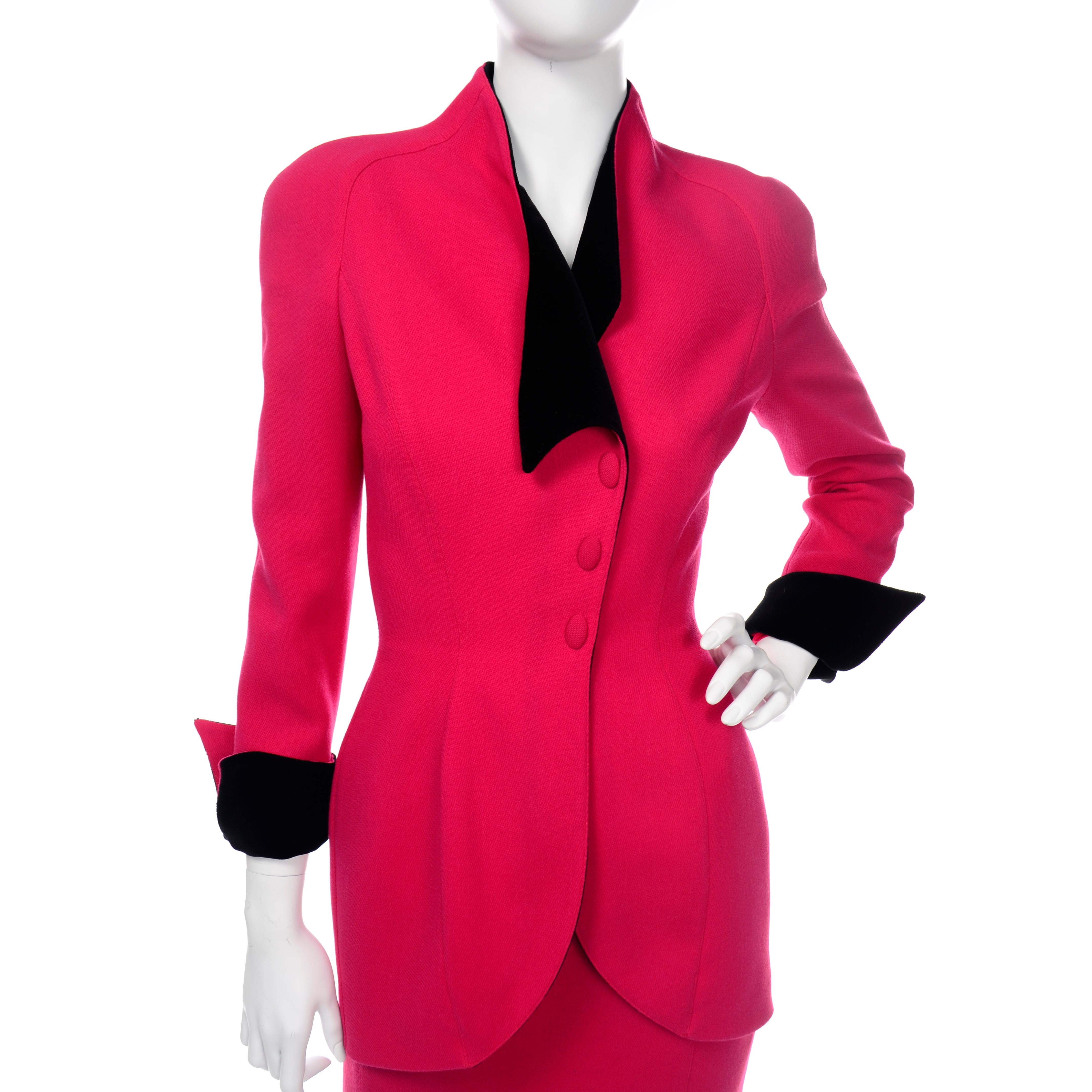 Thierry Mugler - Tailleur jupe et blazer vintage rouge fraise avec bordure en velours noir en vente 1