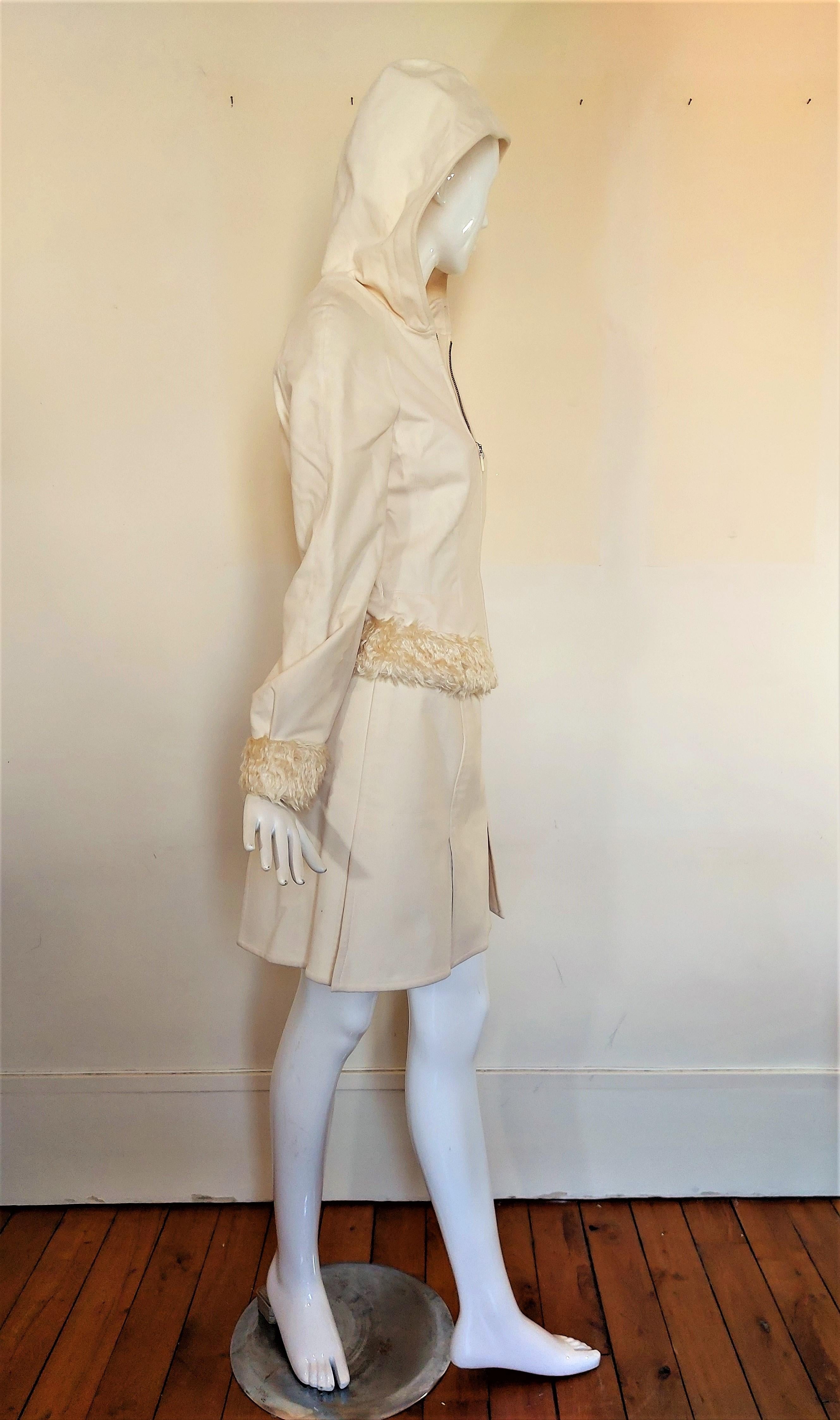 Thierry Mugler White Faux Fur Beige Snow  90’s Elegant Formal Vintage Winter Warm 3 Pieces Set Trousers Jacket Coat Skirt Suit

3 pieces set (Jacket, Skirt and Pants) from Thierry Mugler in Excellent Condition.
Hooded Jacket with Faux fur.
Marked