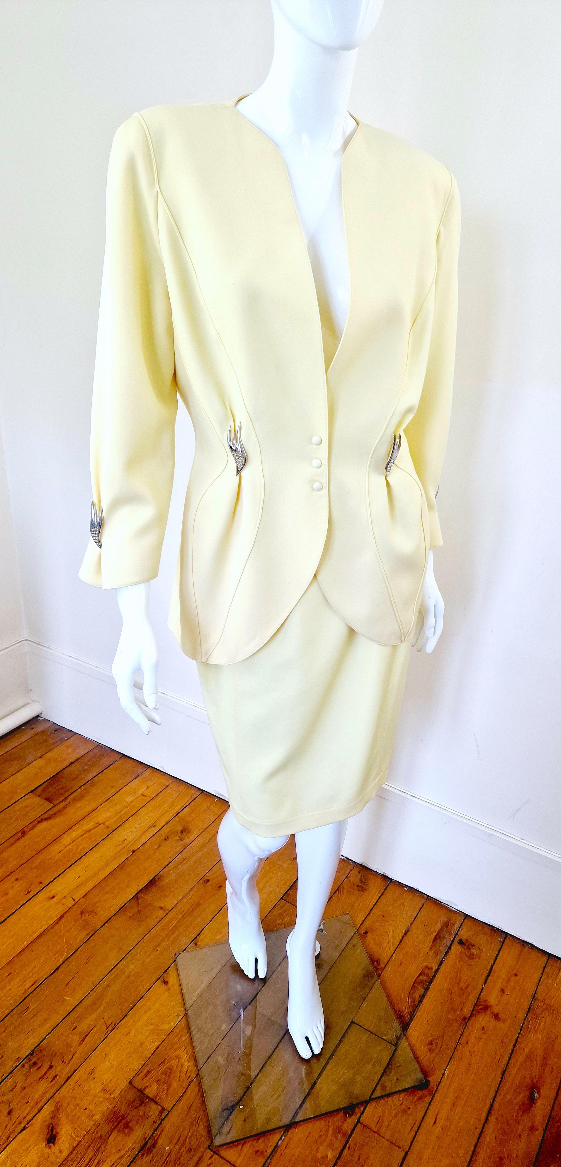  Thierry Mugler Yellow Metal Shiny Star Large Evening Vampir Couture Dress Suit  In Excellent Condition For Sale In PARIS, FR