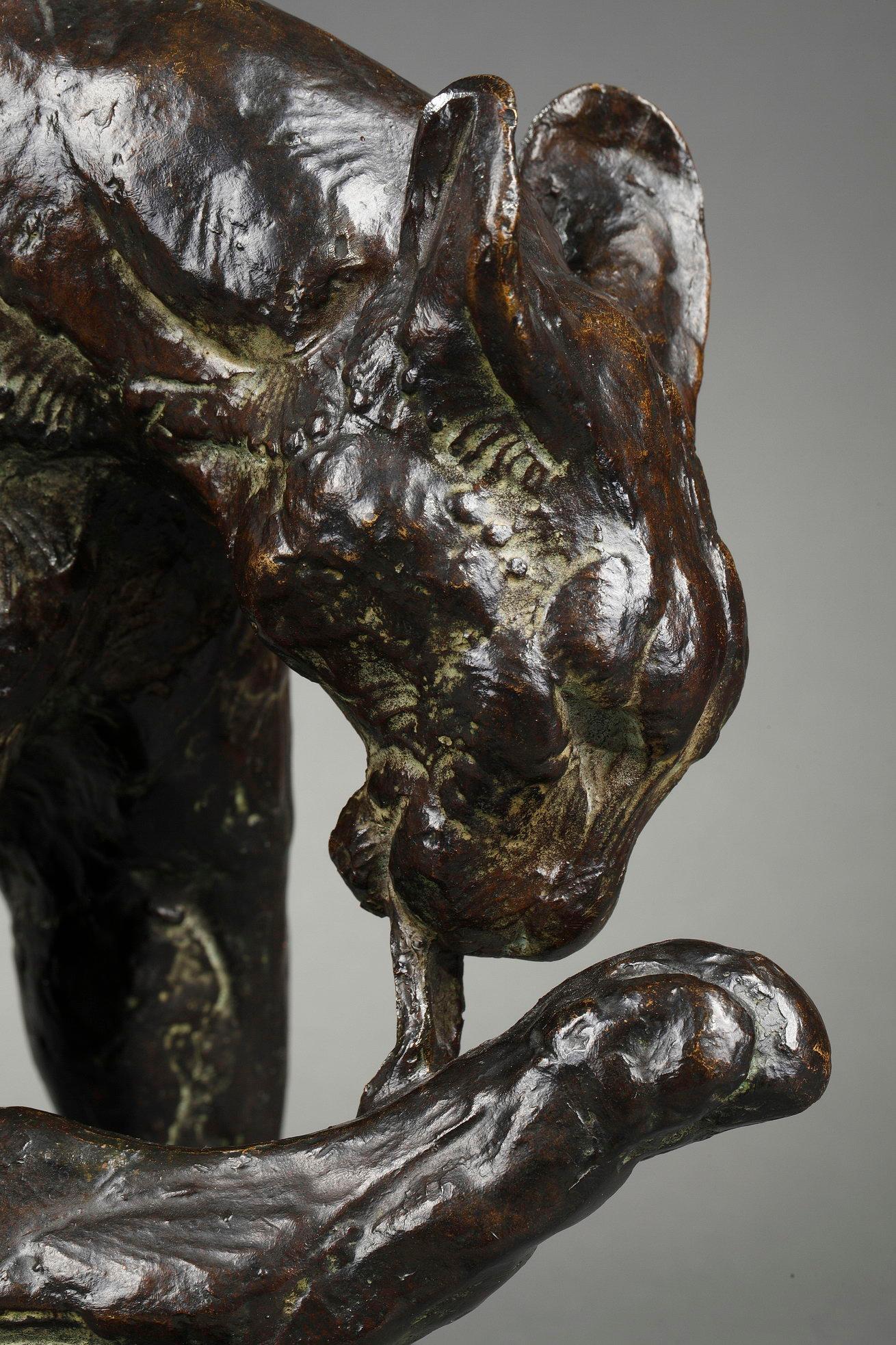 Pantera lamiéndose la pata - Sculpture Otro estilo de arte de Thierry Van Ryswyck