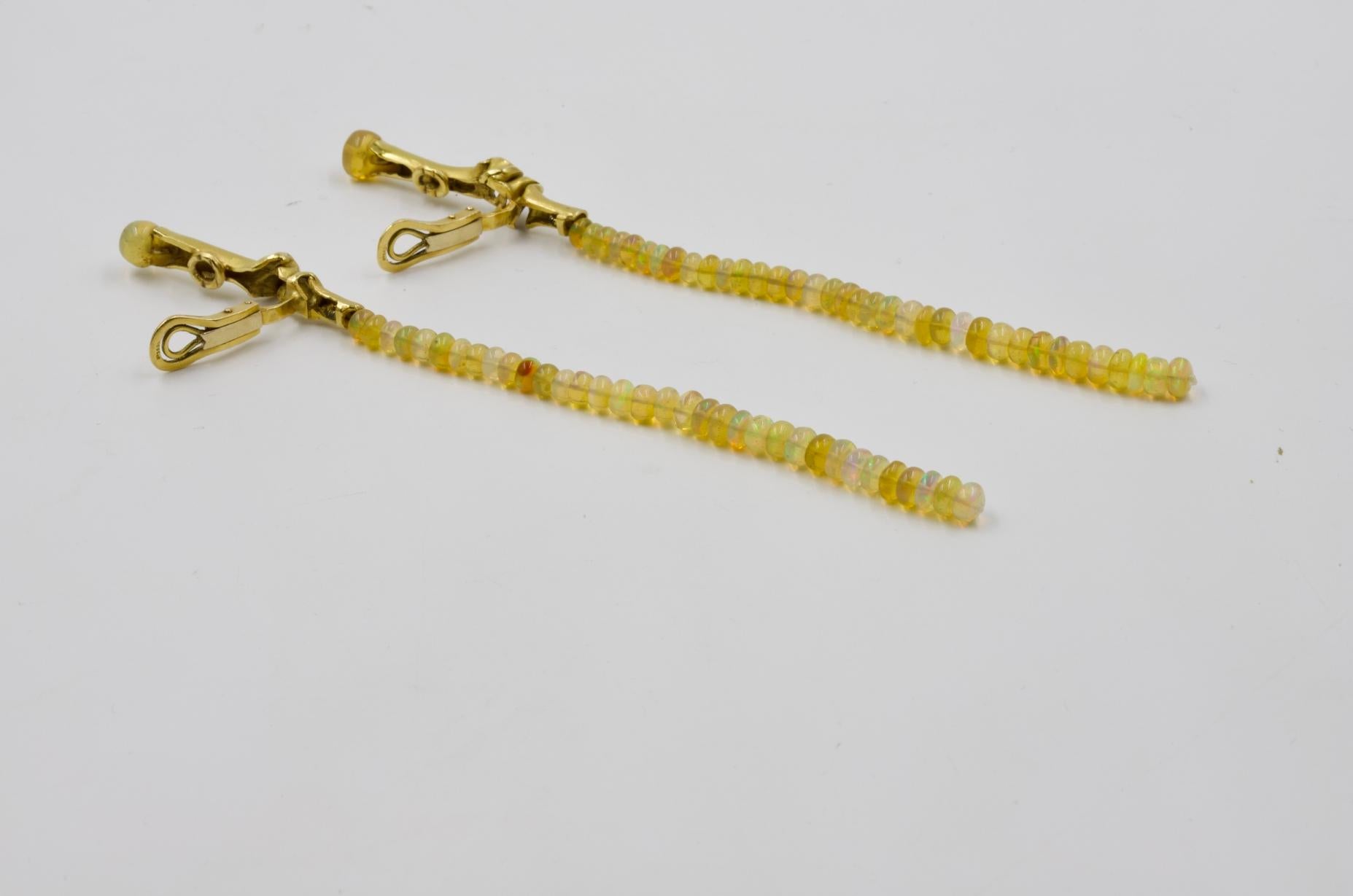 Thierry Vendome Pendants d'oreilles éthiopiennes en or jaune et opale en vente 1