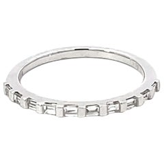 Anello a fascia con diamante sottile a baguette in oro bianco massiccio 18 carati