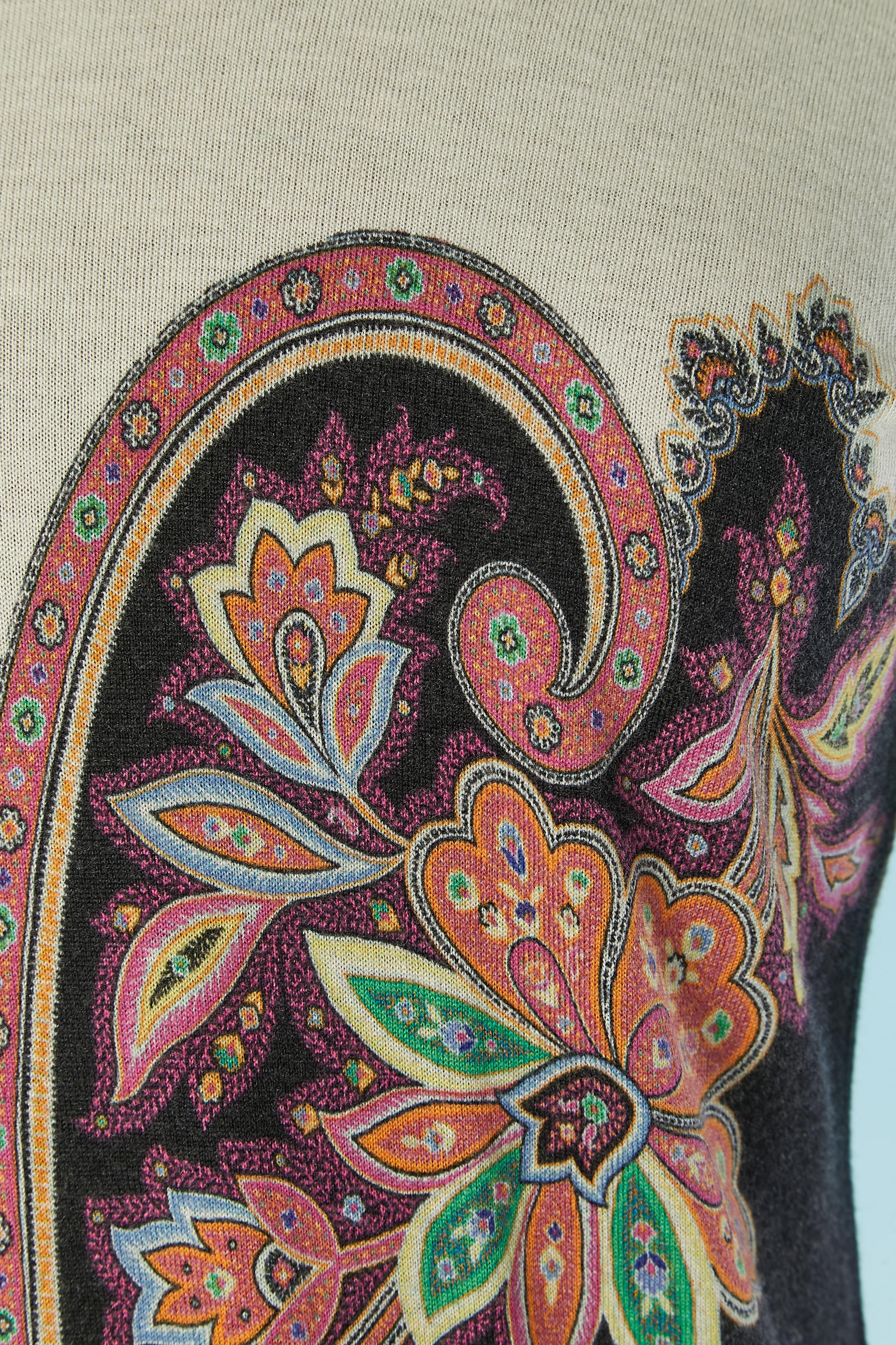 Thin cashmere with Paisley print sweater. 
SIZE 36 / S 