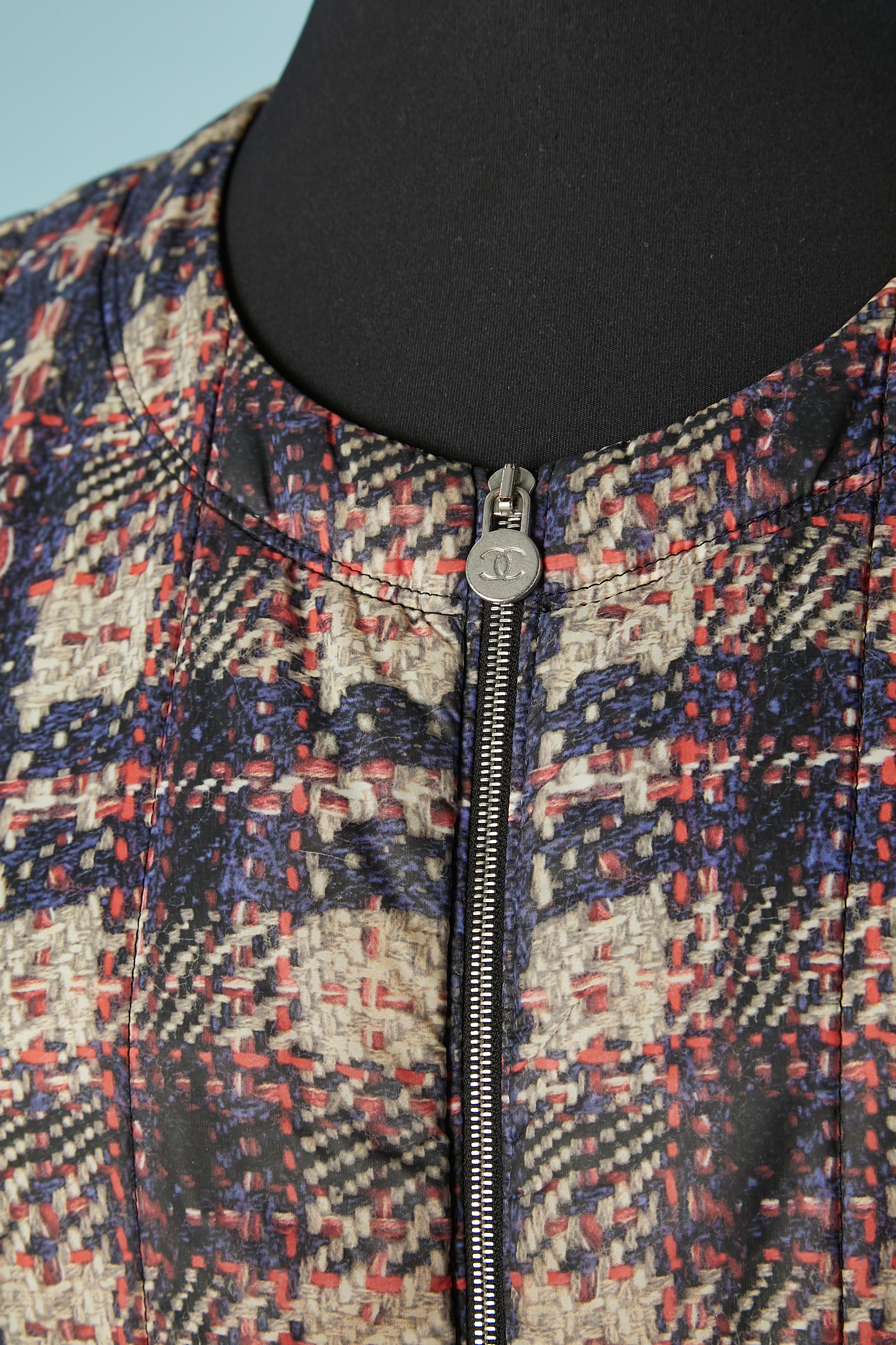 Thin down jacket with tweed print, pockets and zip. Branded snaps on pockets and cuffs. 4 pockets. Zip in the middle front with branded zip-puller.Chain inside the jacket in the bottom. 
Fabric composition: 100% polyamide. Burgundy lining: 98%