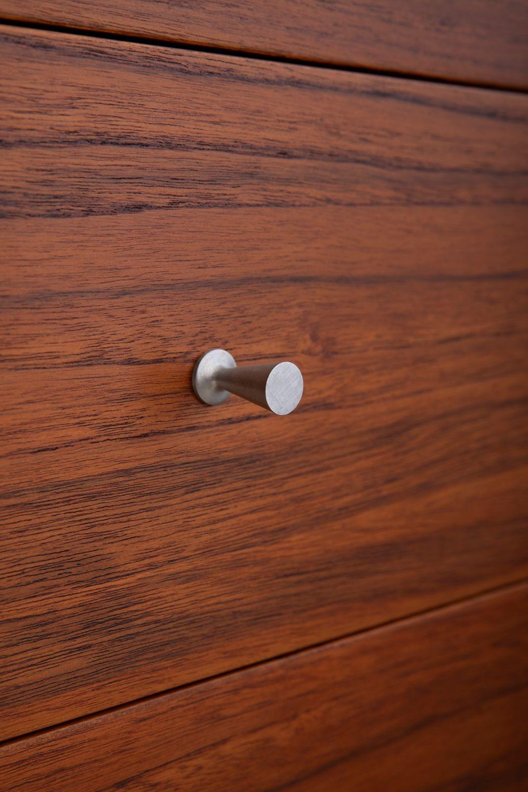 Thin Edge Fünf Schubladen Teak Kommode im Angebot 3