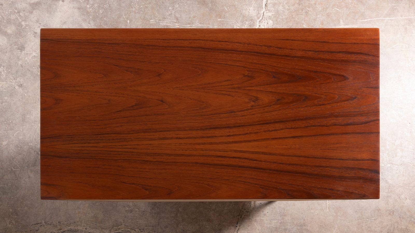 Thin Edge Fünf Schubladen Teak Kommode im Angebot 2