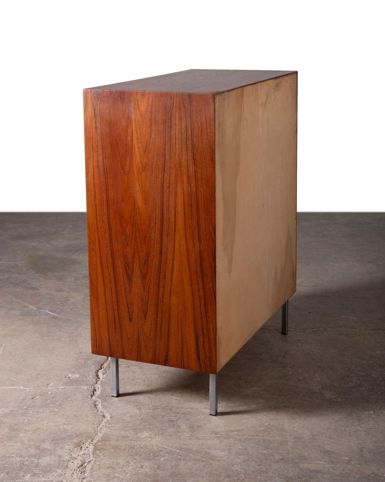 Thin Edge Fünf Schubladen Teak Kommode (Teakholz) im Angebot