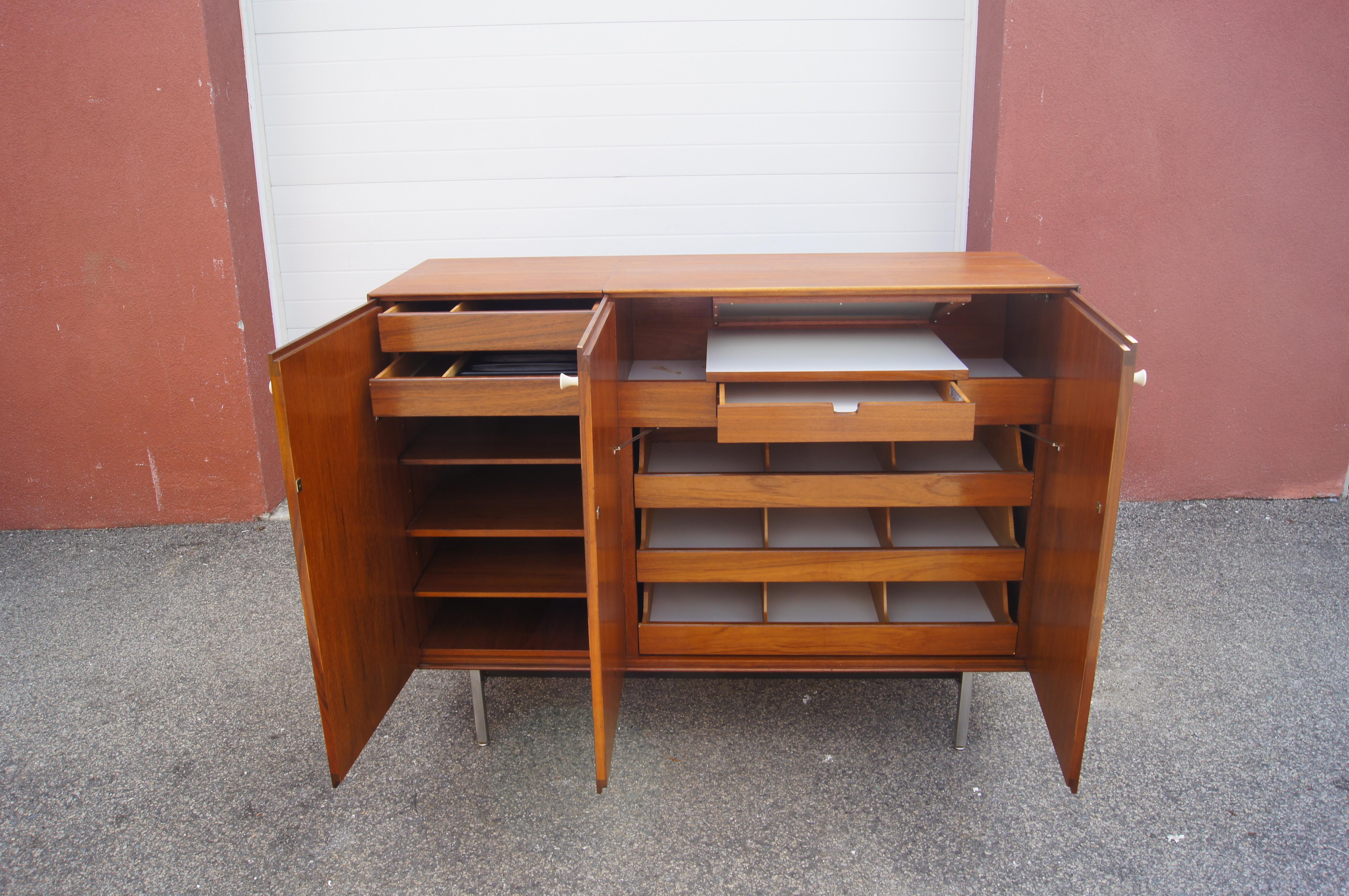 Teak Thin Edge Gentleman's Chest by George Nelson for Herman Miller In Good Condition In Dorchester, MA