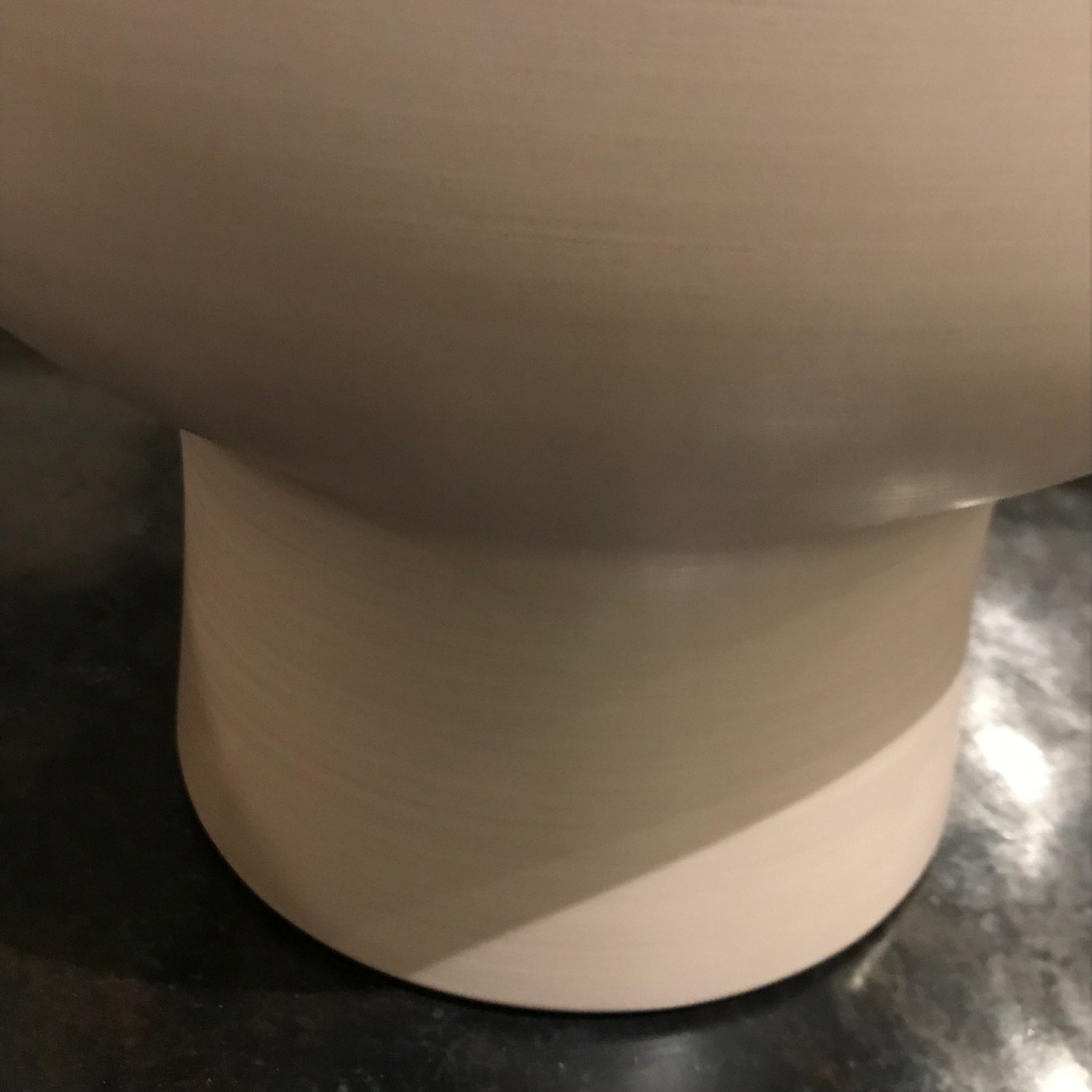 vase with thin neck