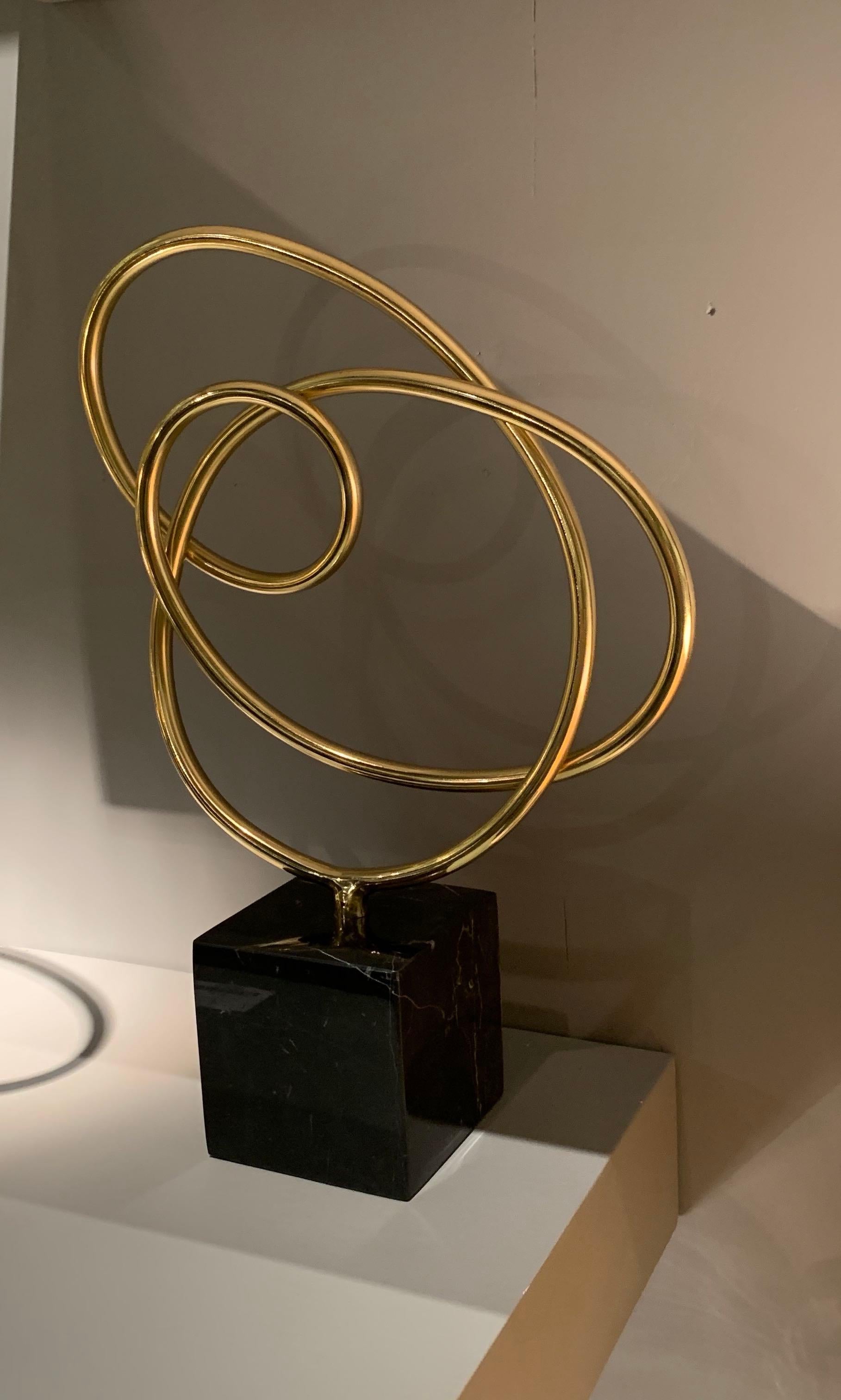 Thin Ribbon Shaped Brass Free Form Sculpture, Indonesia, Contemporary In New Condition For Sale In New York, NY