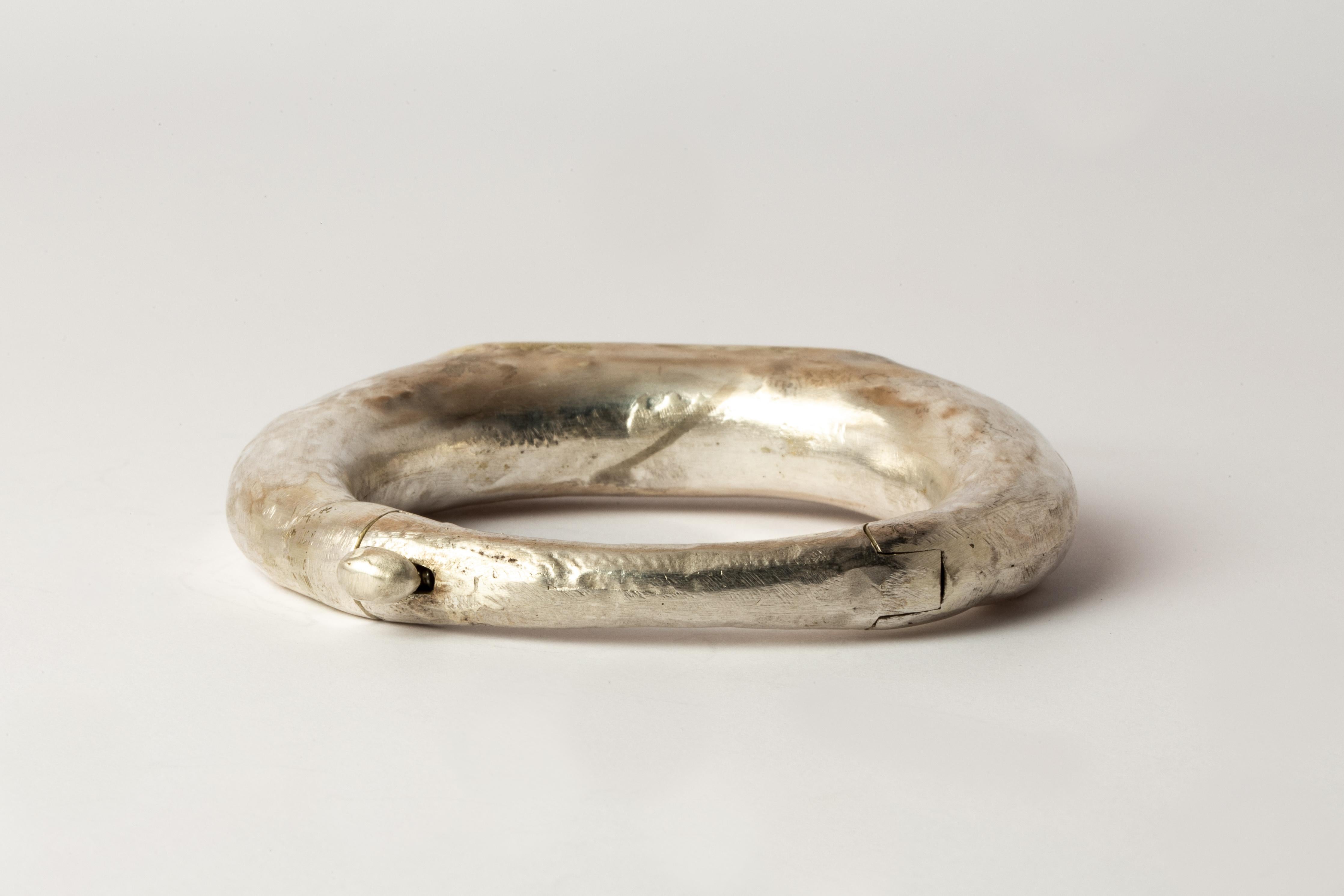 Thin Roman Bracelet (Fuse, MA18K) For Sale 1