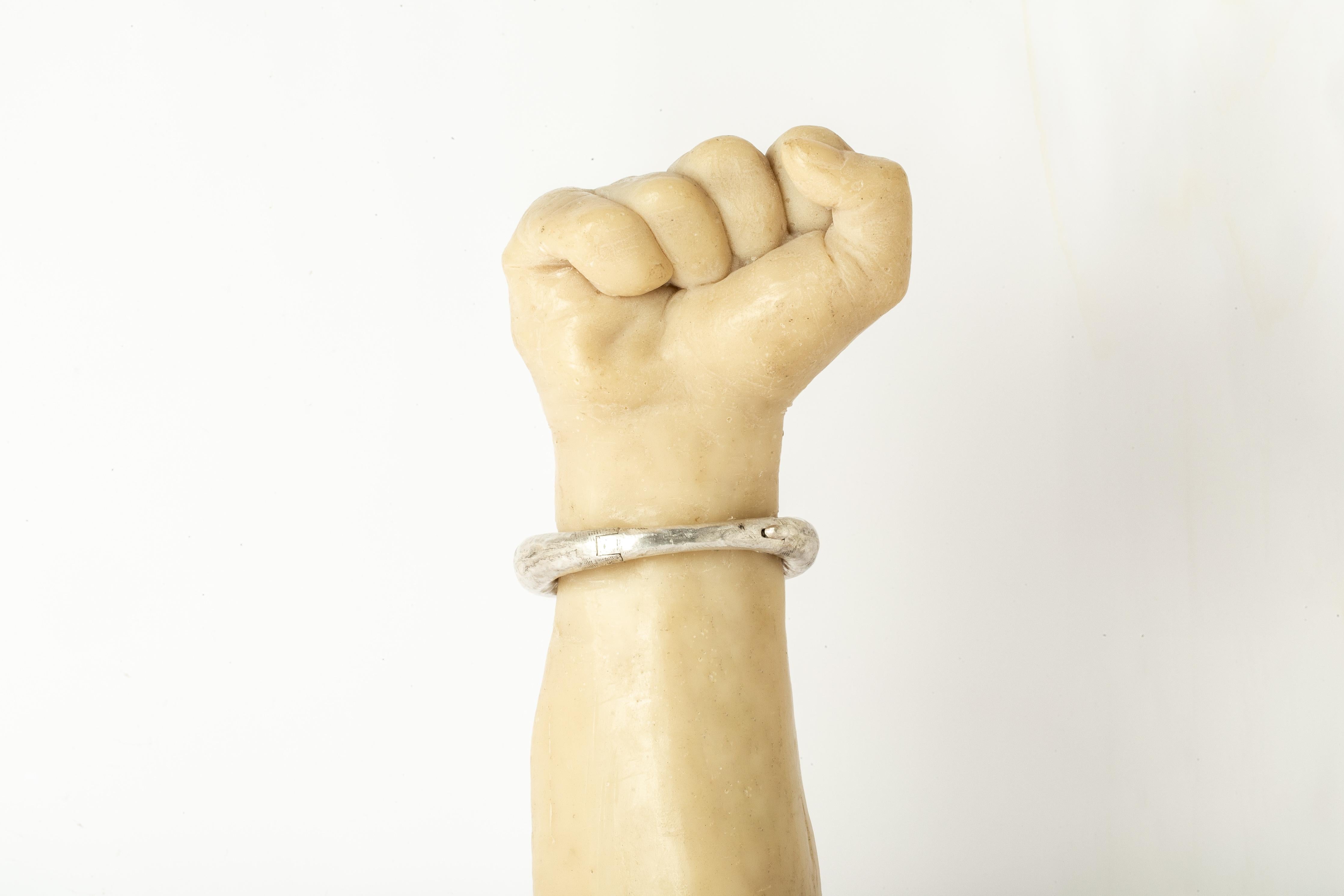 Thin Roman Bracelet (Fuse, MA18K) For Sale 3