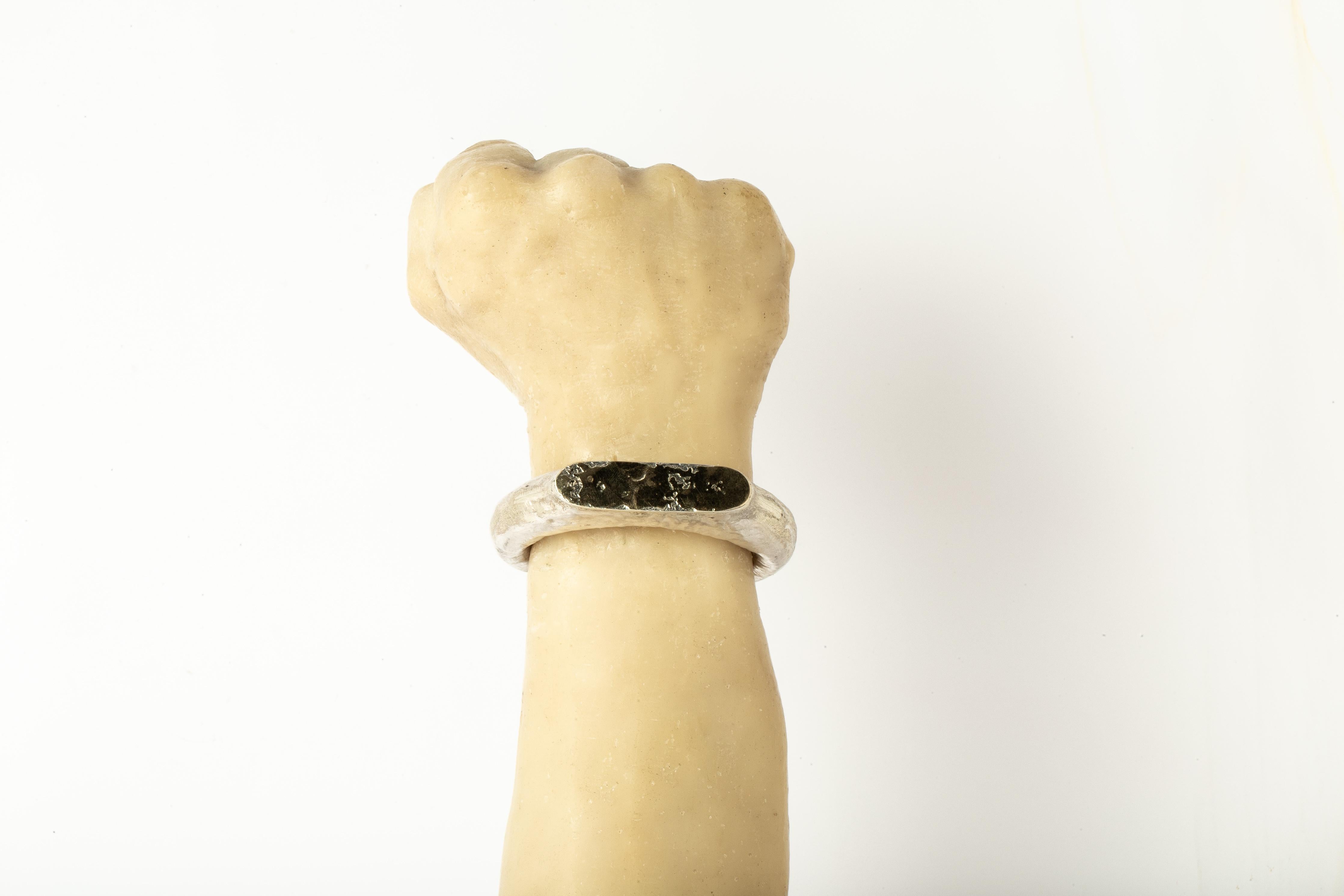 Thin Roman Bracelet (Fuse, MA18K) For Sale 4