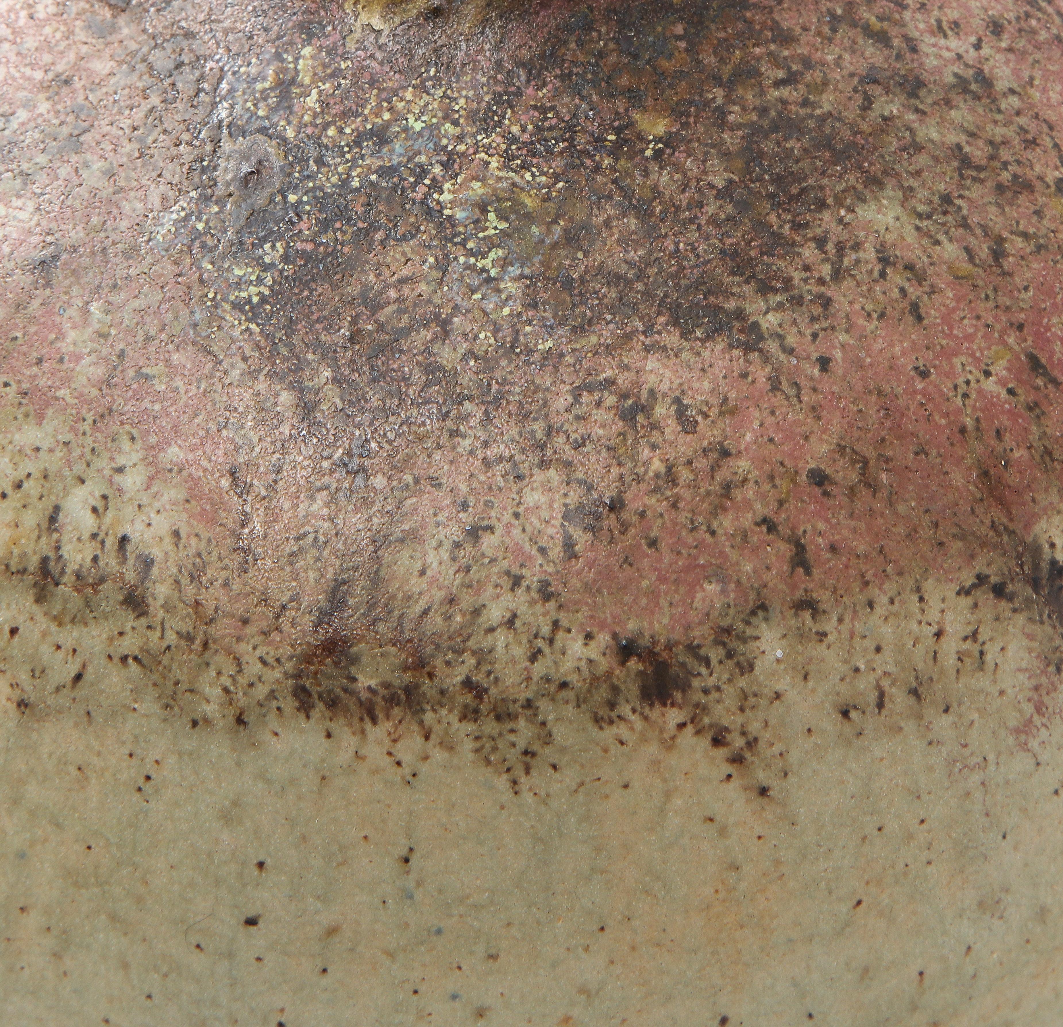 Dünnstielige französische Keramikvase mit halbkreisförmigem Sockel aus der Mitte des Jahrhunderts im Angebot 4