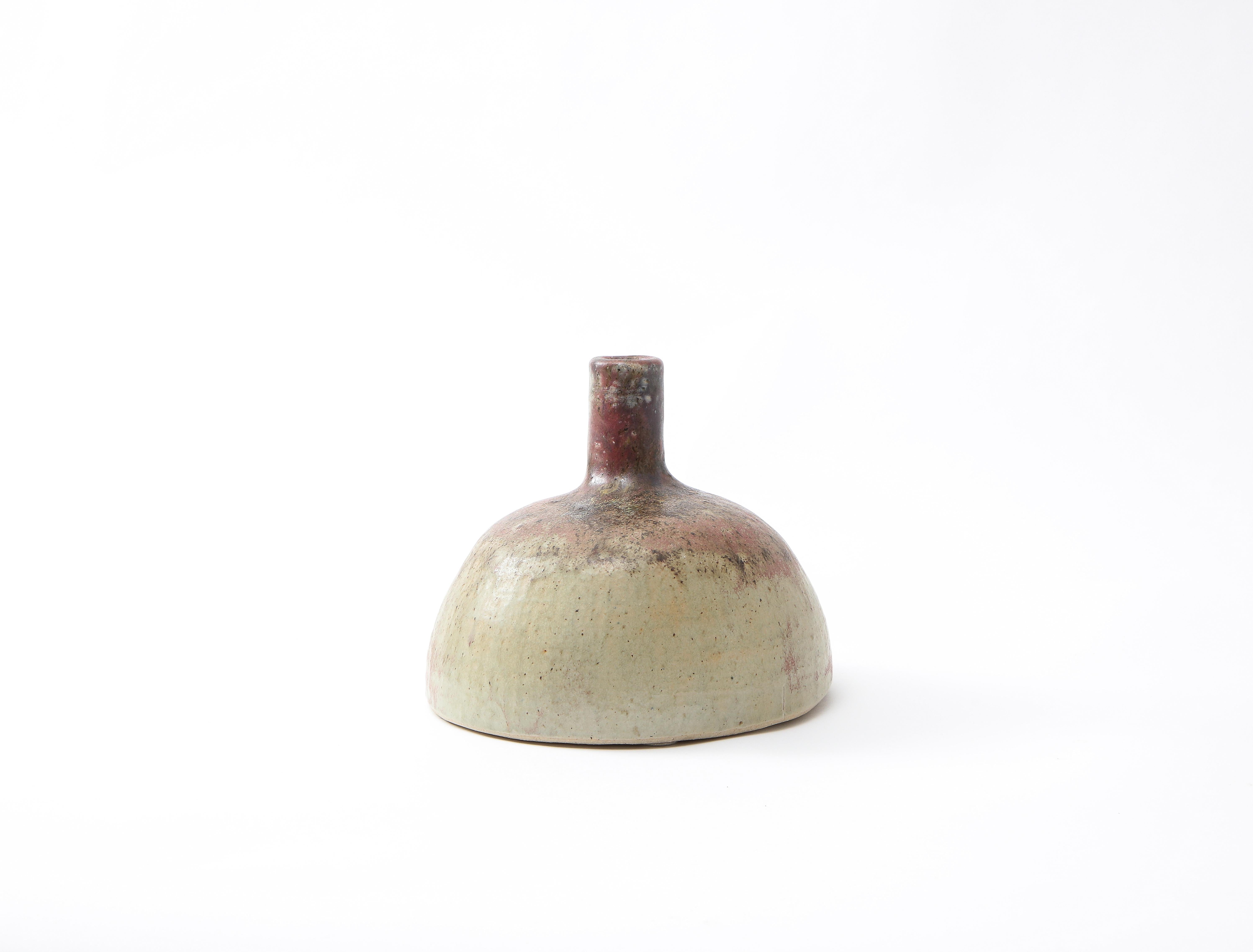 Français Vase en céramique française mi-siècle à fines tiges avec base semi-circulaire en vente