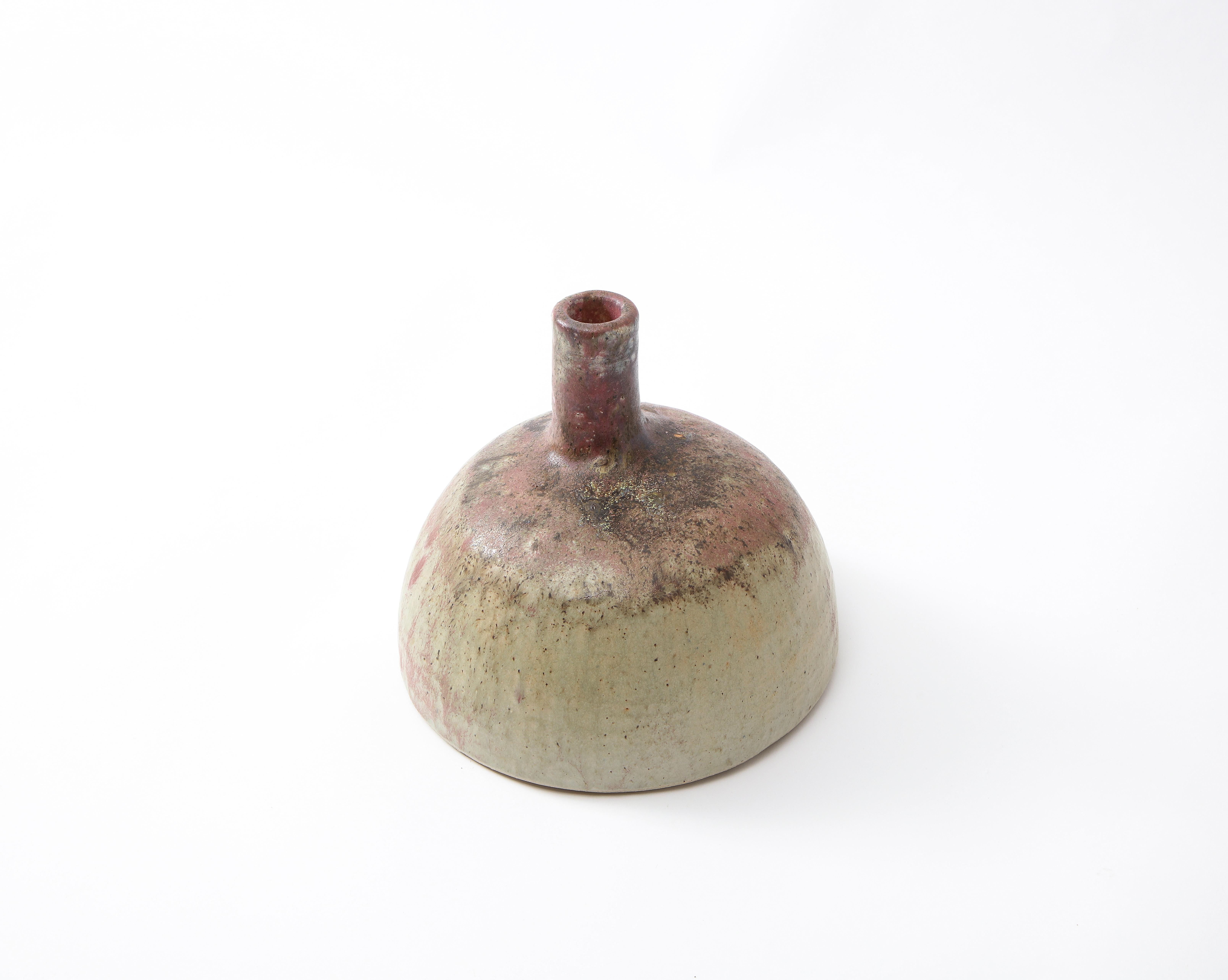 Vase en céramique française mi-siècle à fines tiges avec base semi-circulaire en vente 2