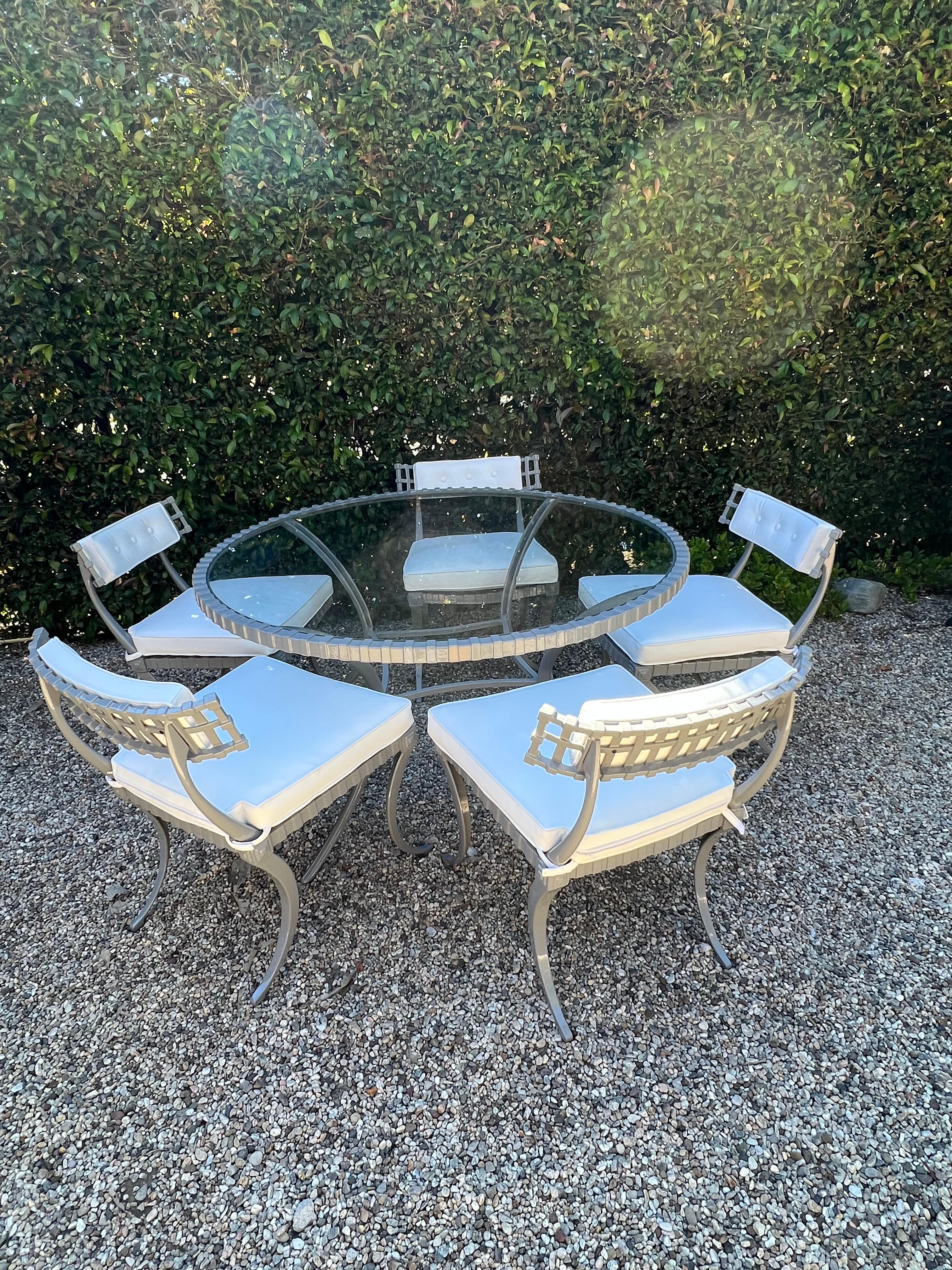 20th Century Thinline Mid-Century Table and Five Klismos Chairs in Gray and White For Sale