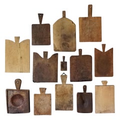 Dreizehn französische Holzschneidebretter aus dem 19. Jahrhundert und eine Schokoladenform
