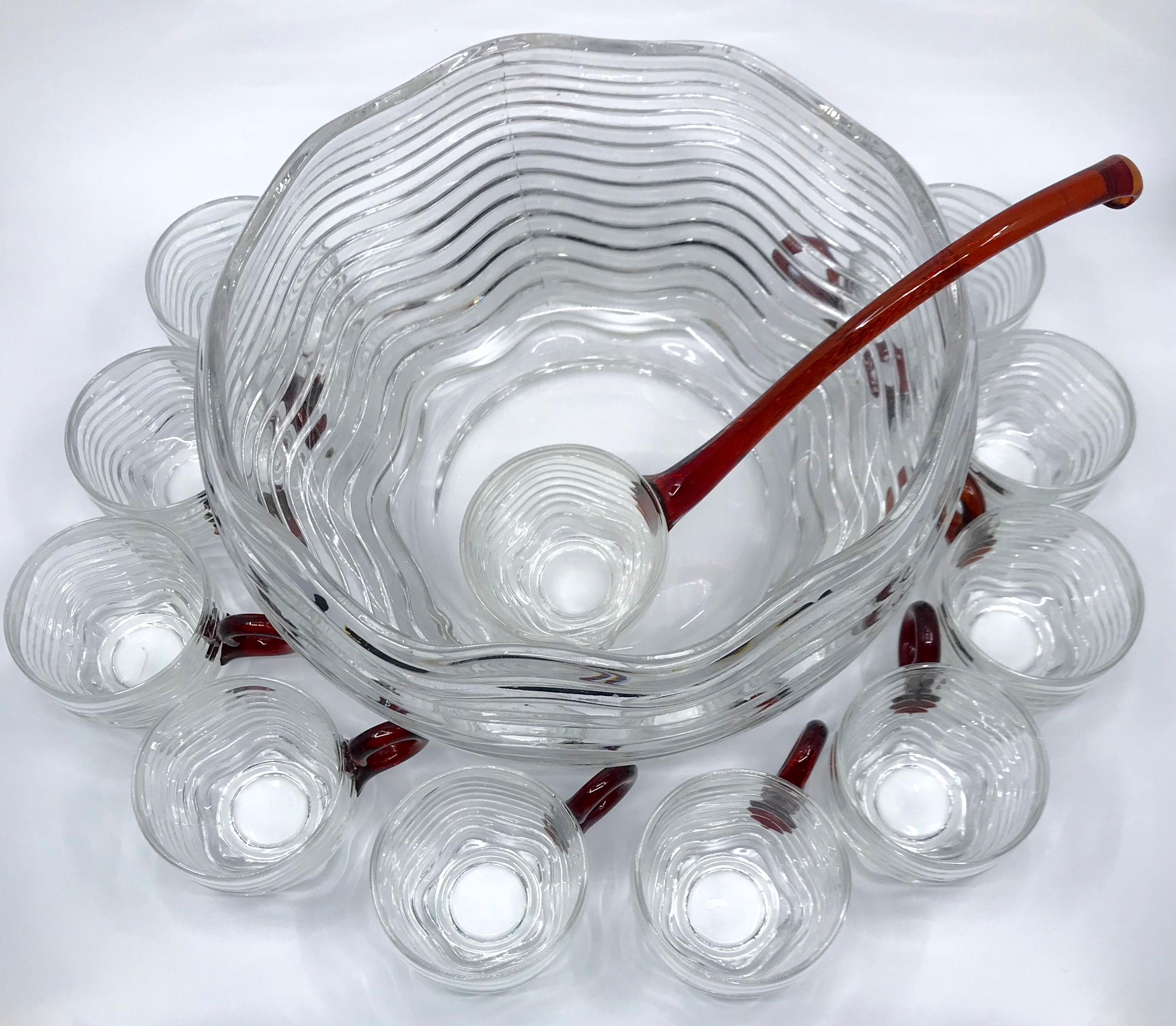 Thirties valentine red and clear glass deco punch bowl set. Rippled heavy American glass bowl with matching ladle and ten cups with garnet red glass handles. United States, circa 1930s
Dimensions: 
Bowl 10