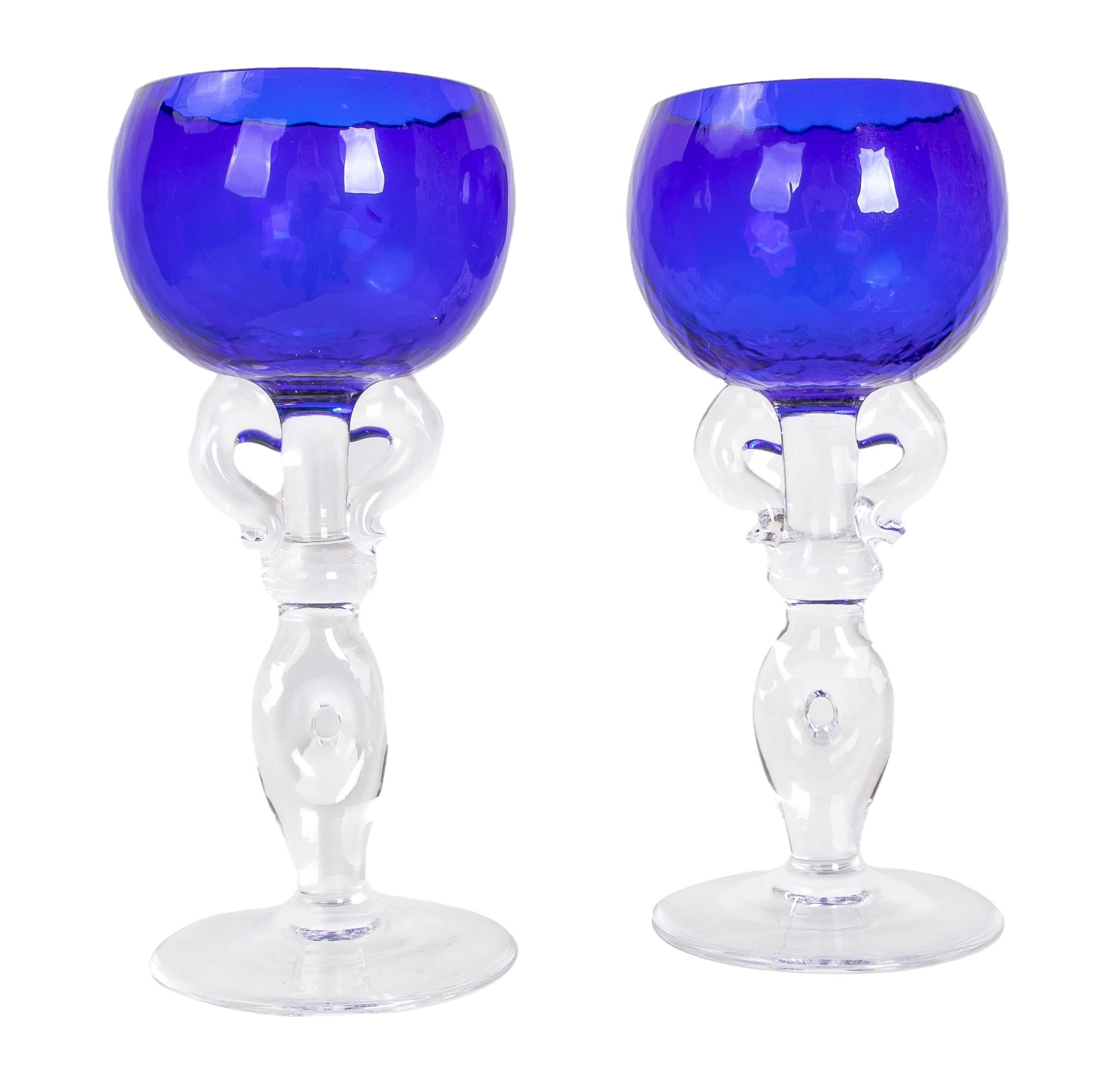 Vierunddreißig Wein- und Champagnergläser aus Murano-Glas in blauer Farbe (Italienisch) im Angebot
