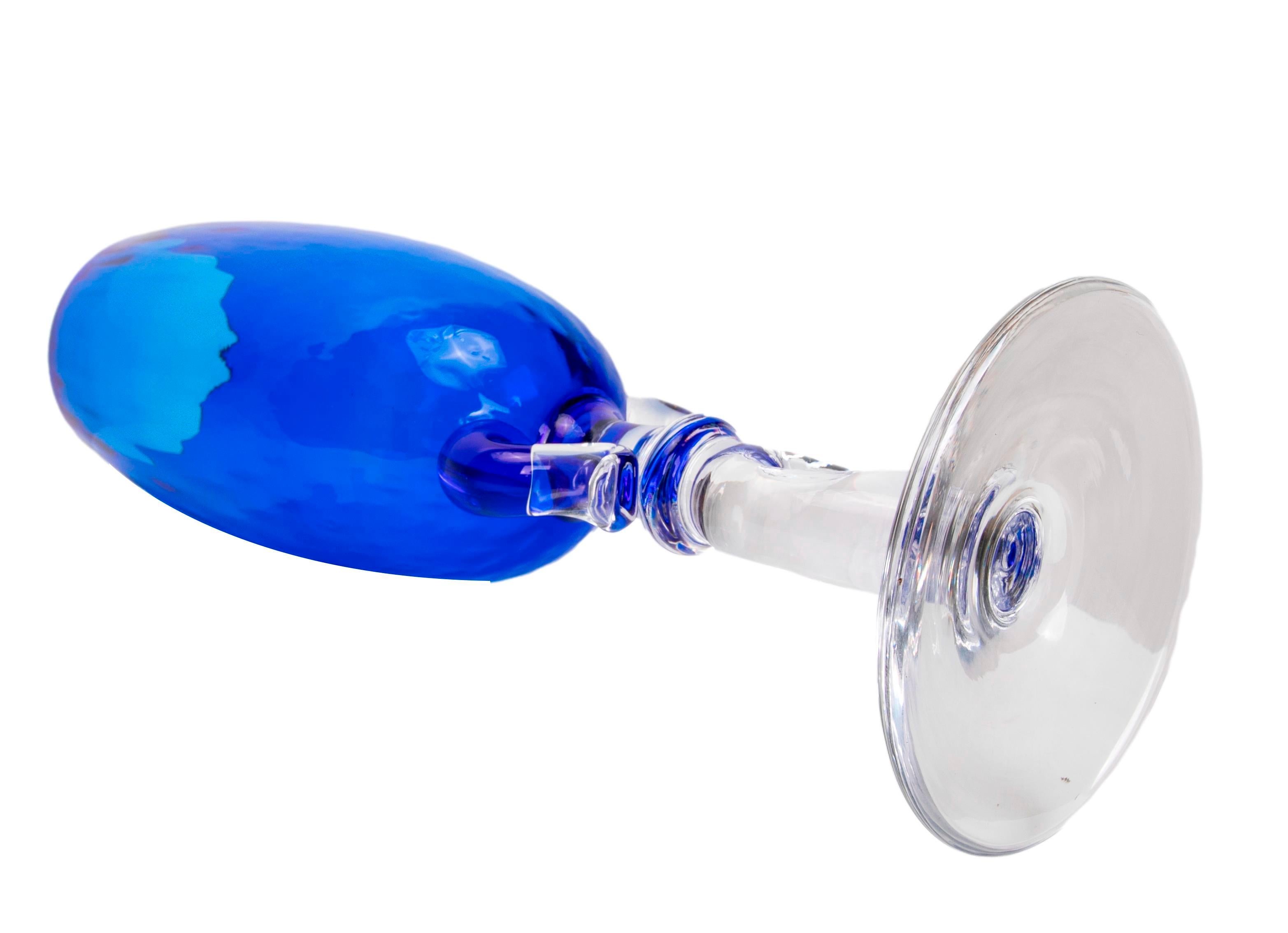 Vierunddreißig Wein- und Champagnergläser aus Murano-Glas in blauer Farbe im Angebot 3