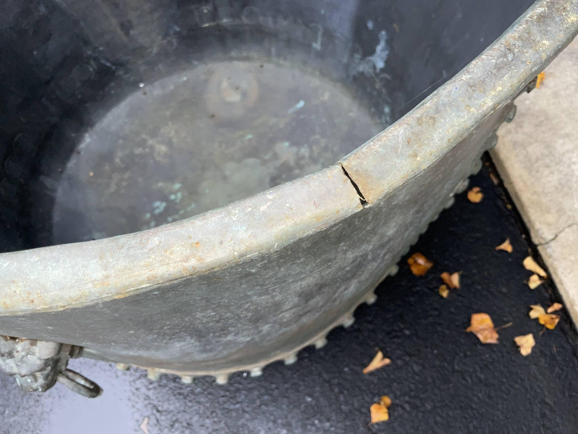 Chaudron en cuivre de trente-deux pouces en vente 2