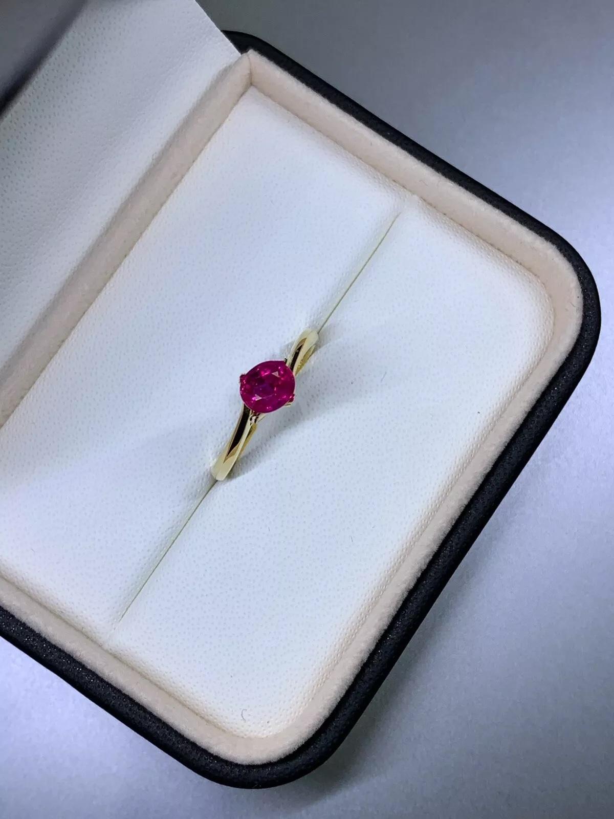 This 1.05ct Ruby Burma Solitaire Engagement Ring 18K White Gold In New Condition For Sale In London, GB