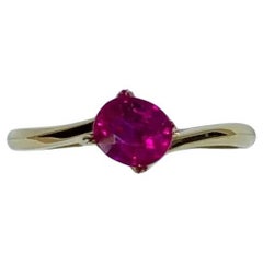 Questo anello di fidanzamento solitario con rubino di Burma da 1,05 carati in oro bianco 18K