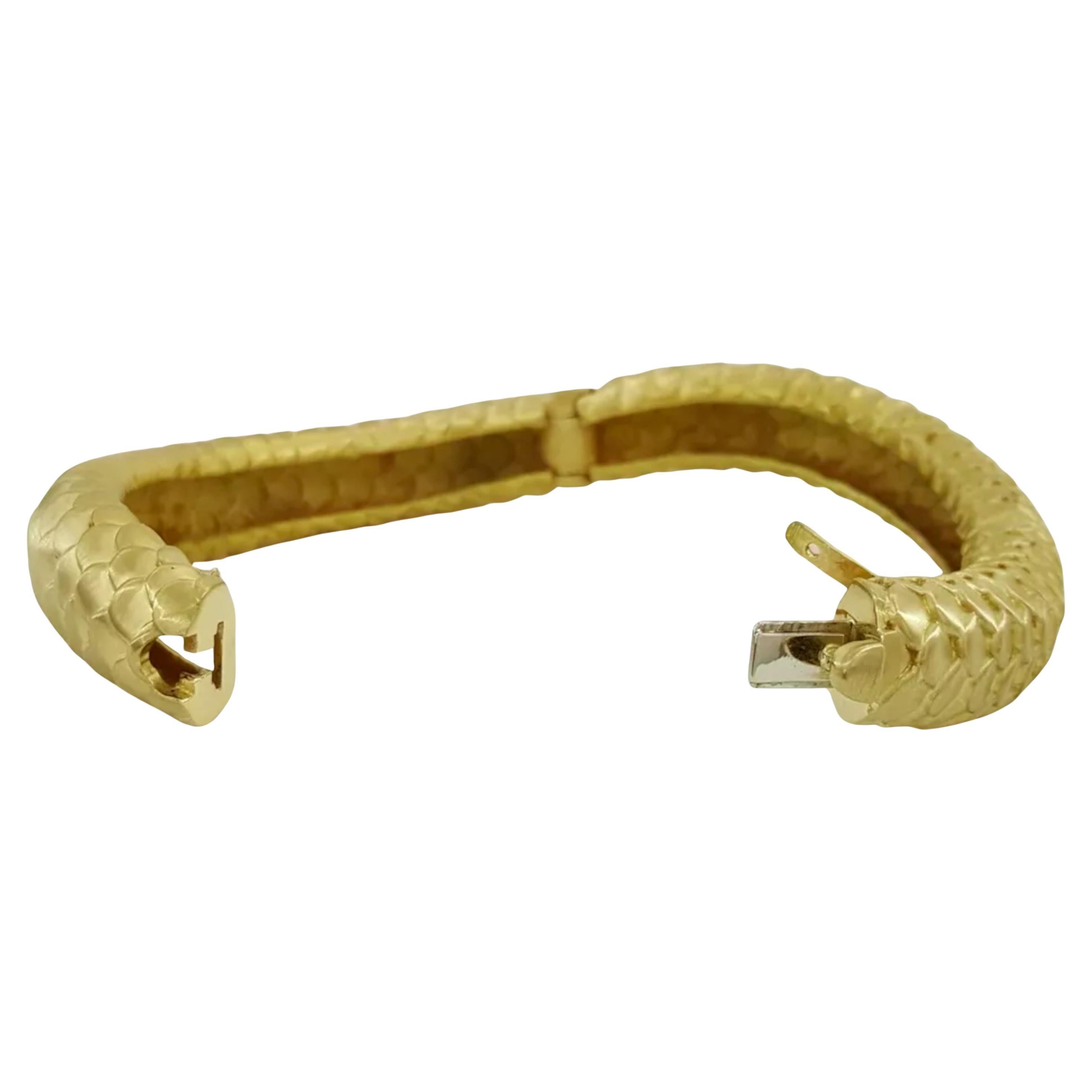 Women's This Angela Cummings 18k yellow gold bangle bracelet 97 grams For Sale