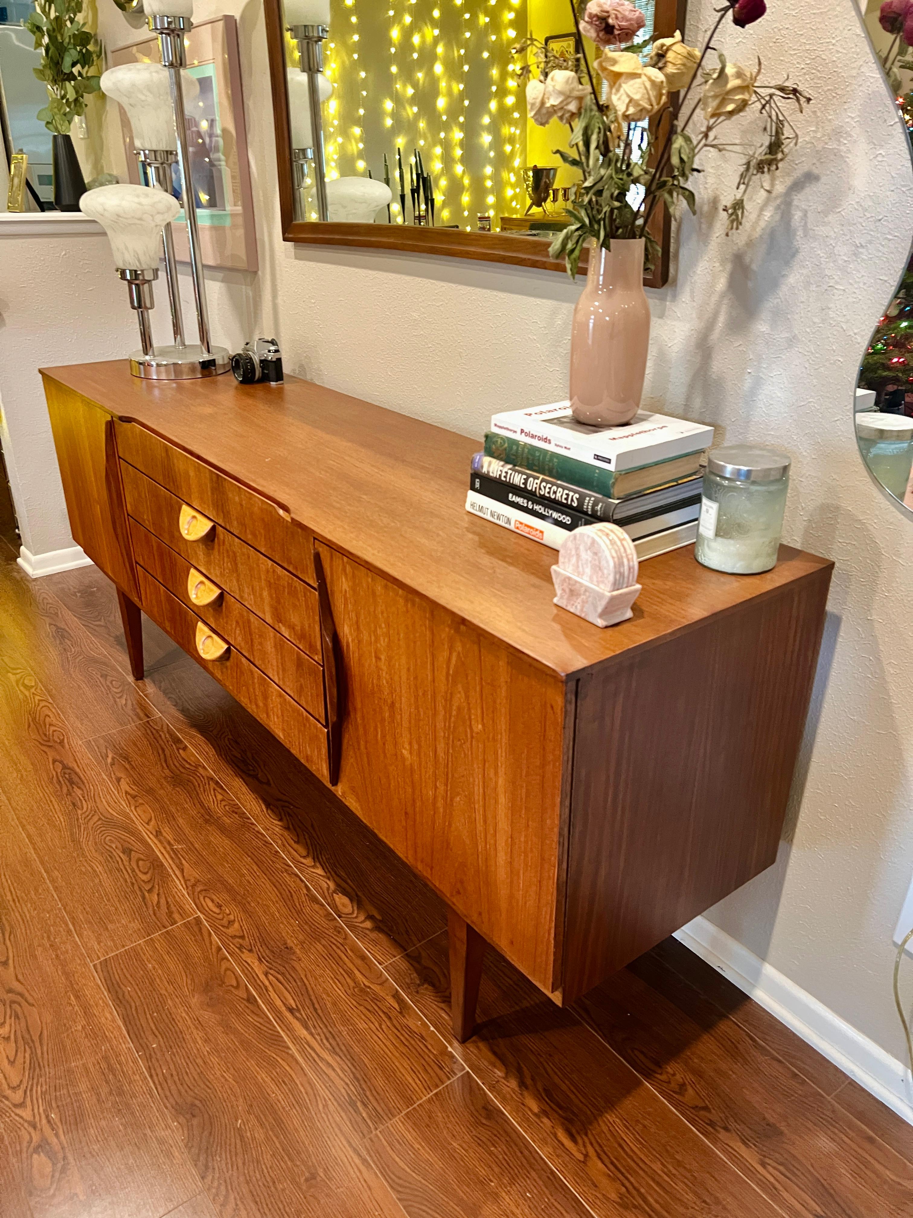This beautiful mid century modern sideboard by Beautility, circa 1960s 3