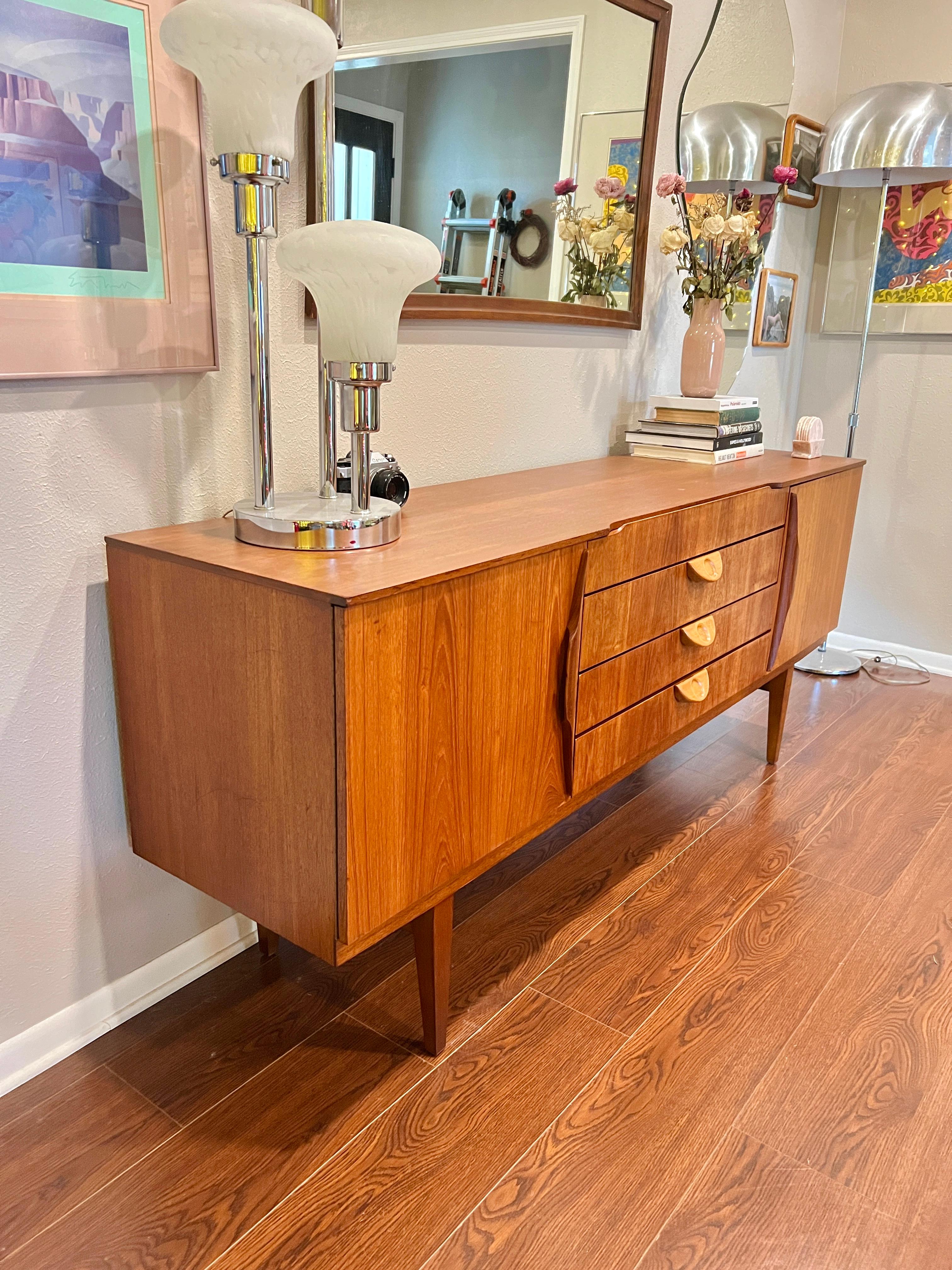 This beautiful mid century modern sideboard by Beautility, circa 1960s 4