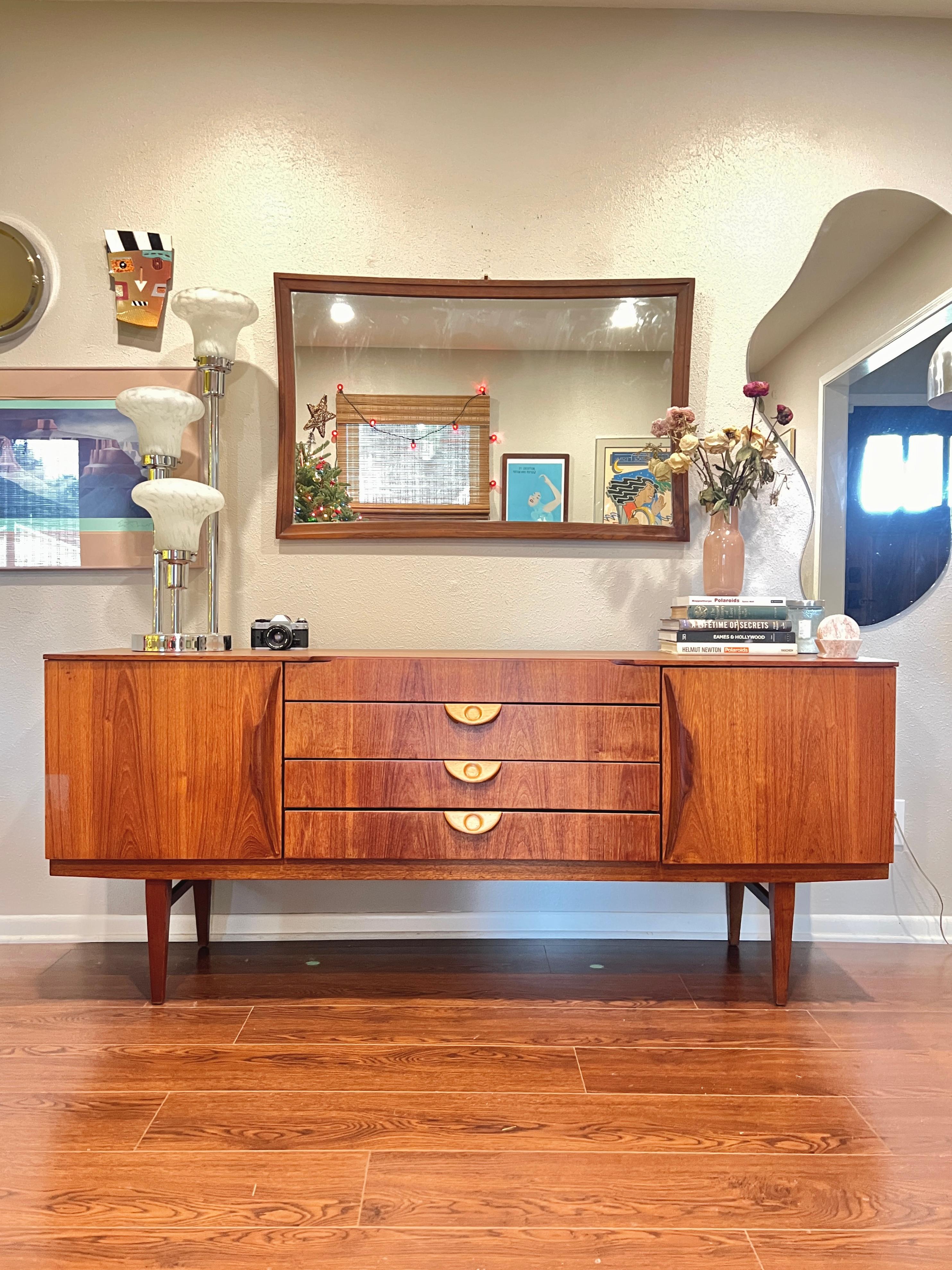This beautiful mid century modern sideboard by Beautility, circa 1960s 5