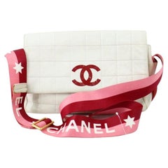 This Chanel shoulder bag is crafted in white lambskin leather with