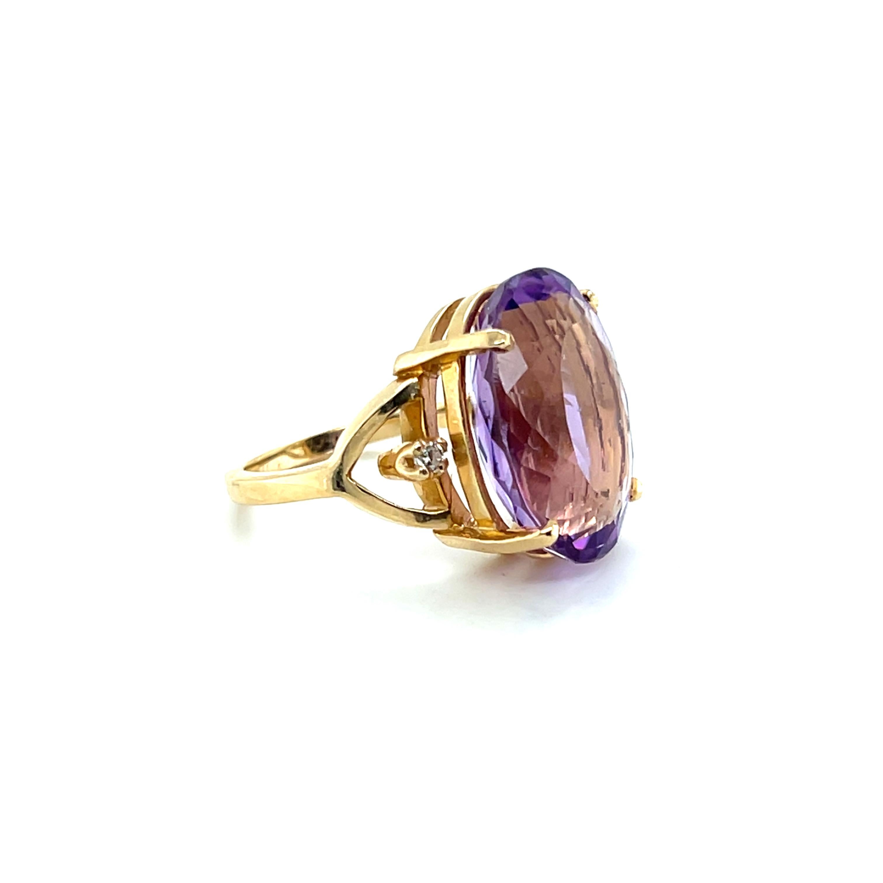 Oval Cut This contemporary 14 karat yellow gold ring features a striking oval-cut amethys For Sale