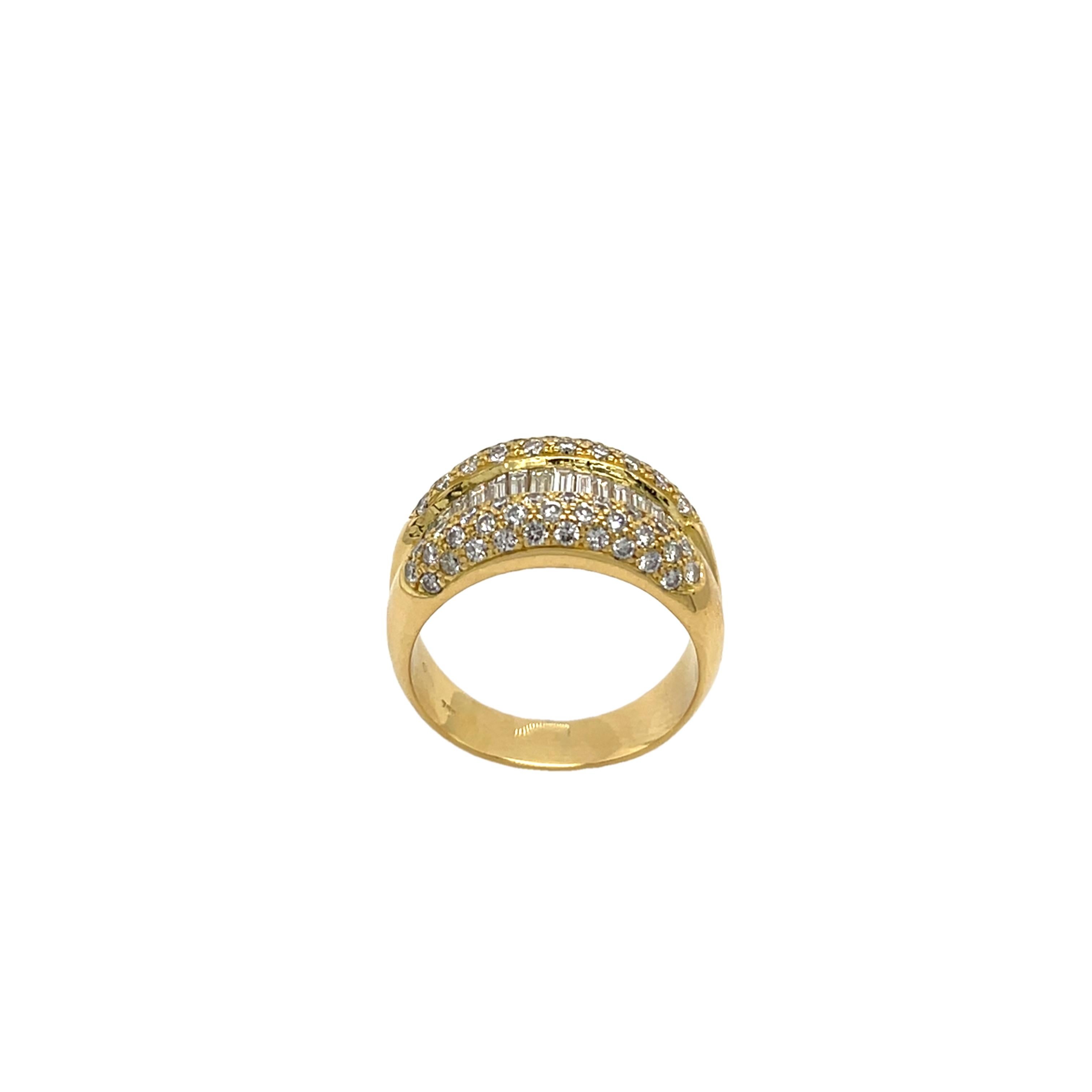 Dieser exquisite Kleidring aus 18 Karat Gelbgold ist mit 1,10 Karat natürlichem Diamanten besetzt 1