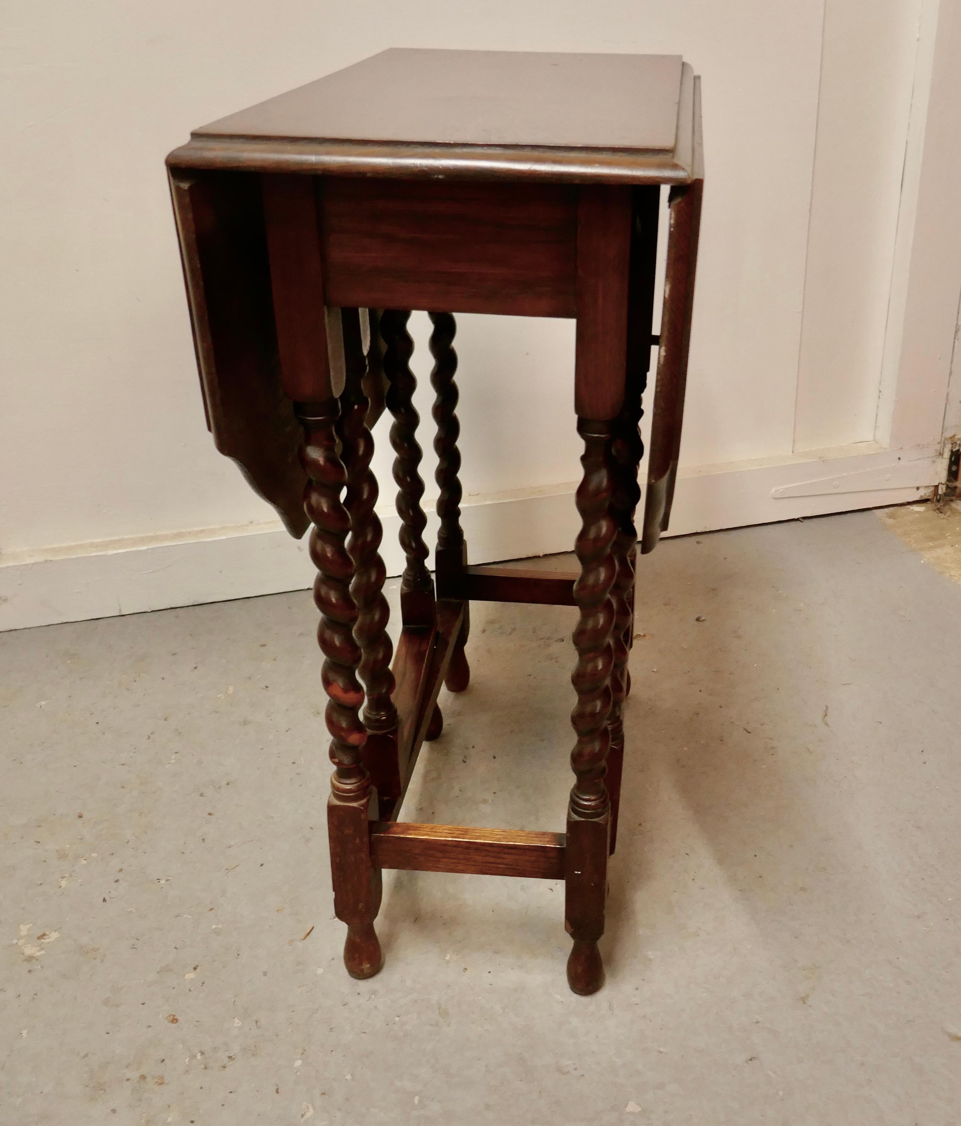 This is a good solid oak Victorian gate leg table


The table is made from solid oak it has elegant crisply turned barley twist legs and oak cross members. The table has a moulded edge and it has a handsome grain 
The table is very attractive,